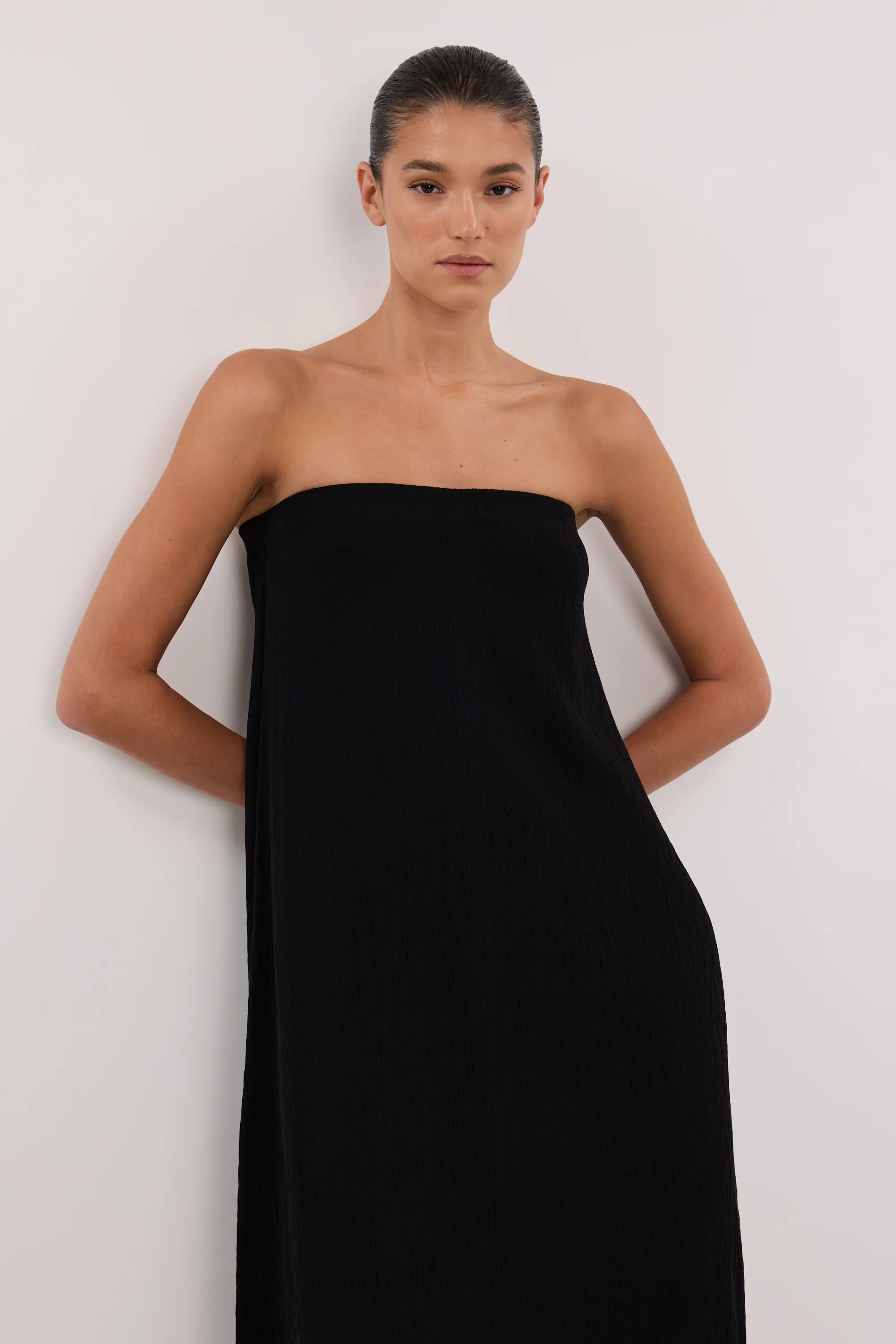 ALIAS BLACK TEXTURED KNIT STRAPLESS MIDI DRESS - Image 2