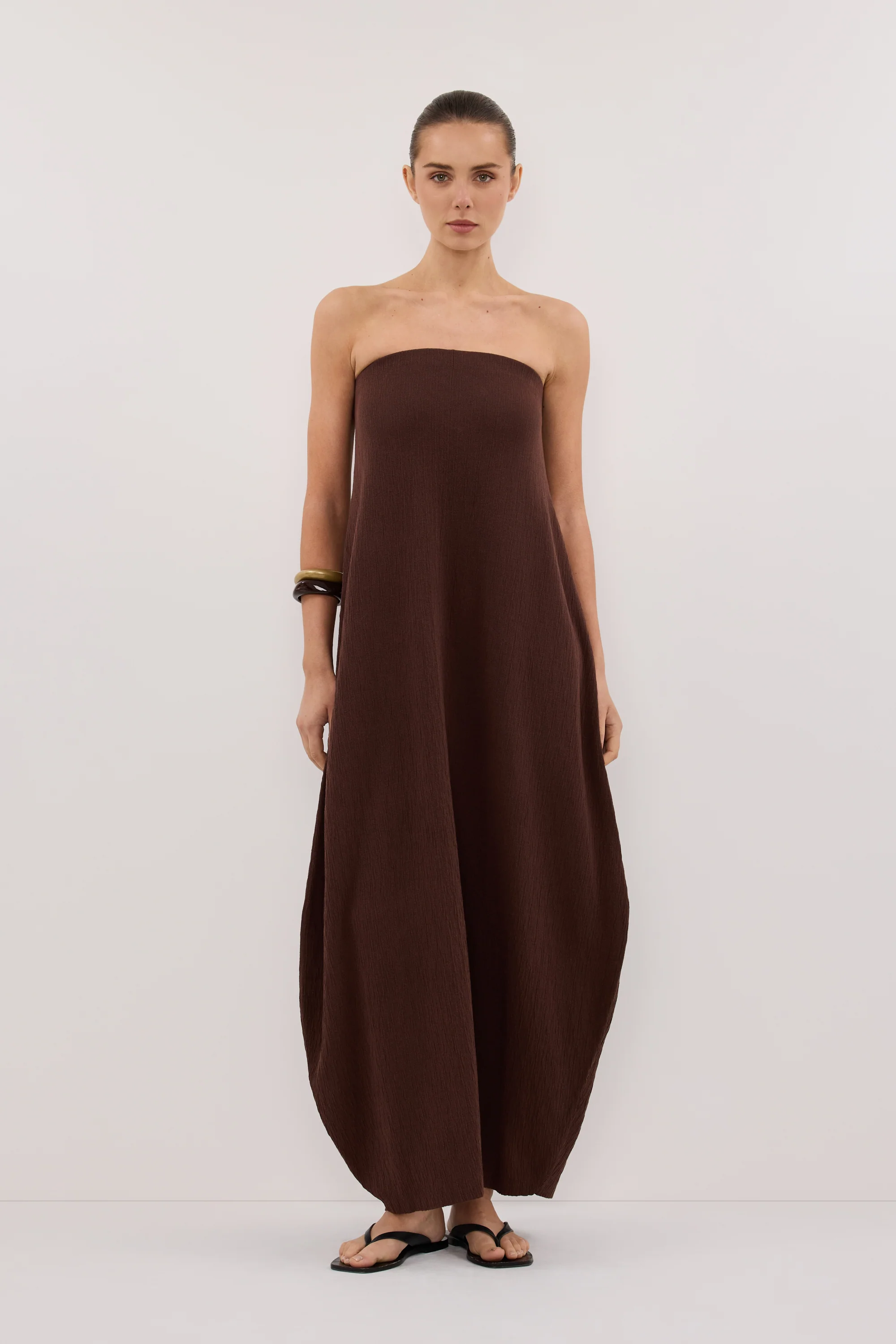 ALIAS CHOC TEXTURED KNIT STRAPLESS MIDI DRESS