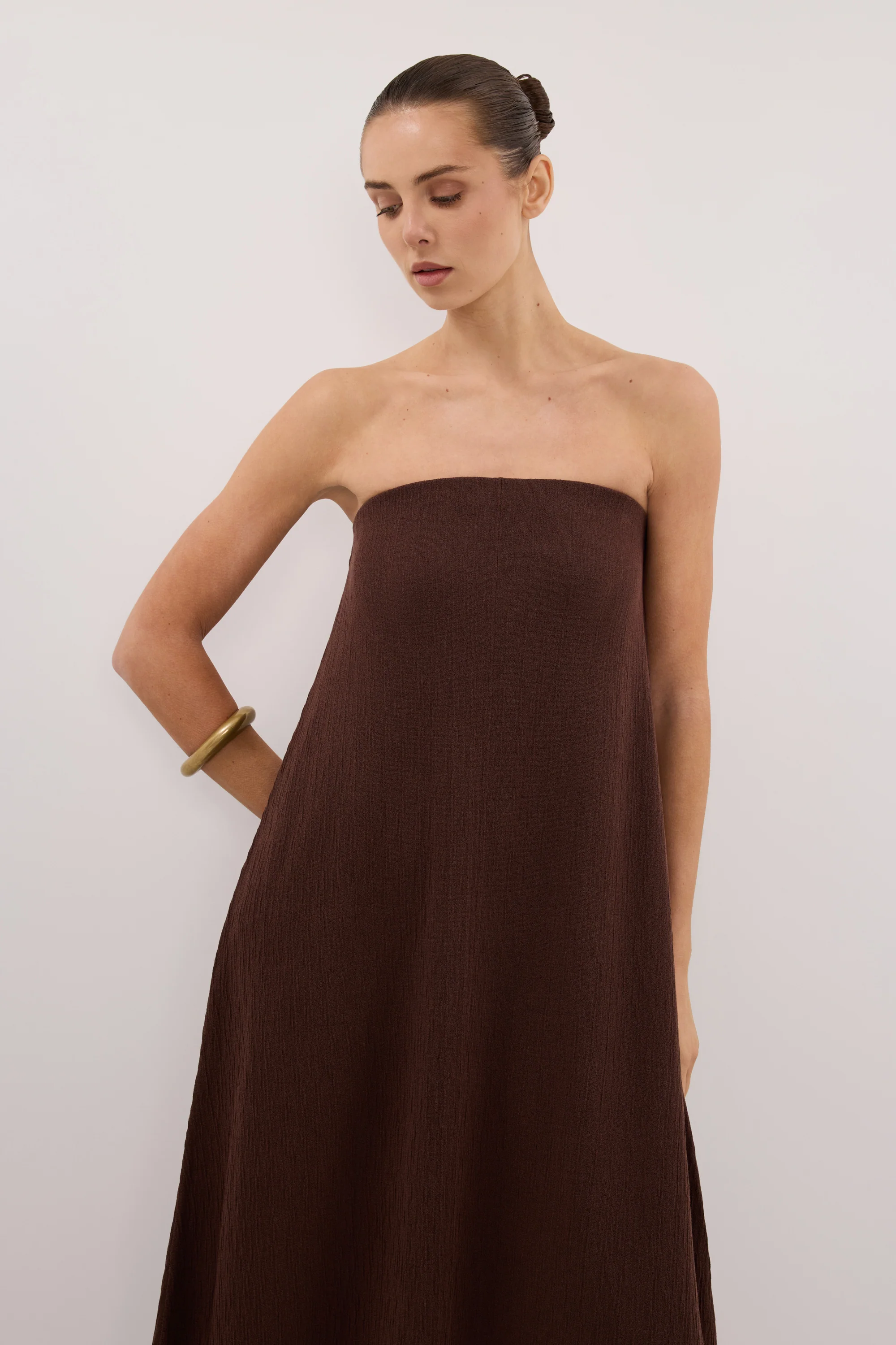 ALIAS CHOC TEXTURED KNIT STRAPLESS MIDI DRESS - Image 2