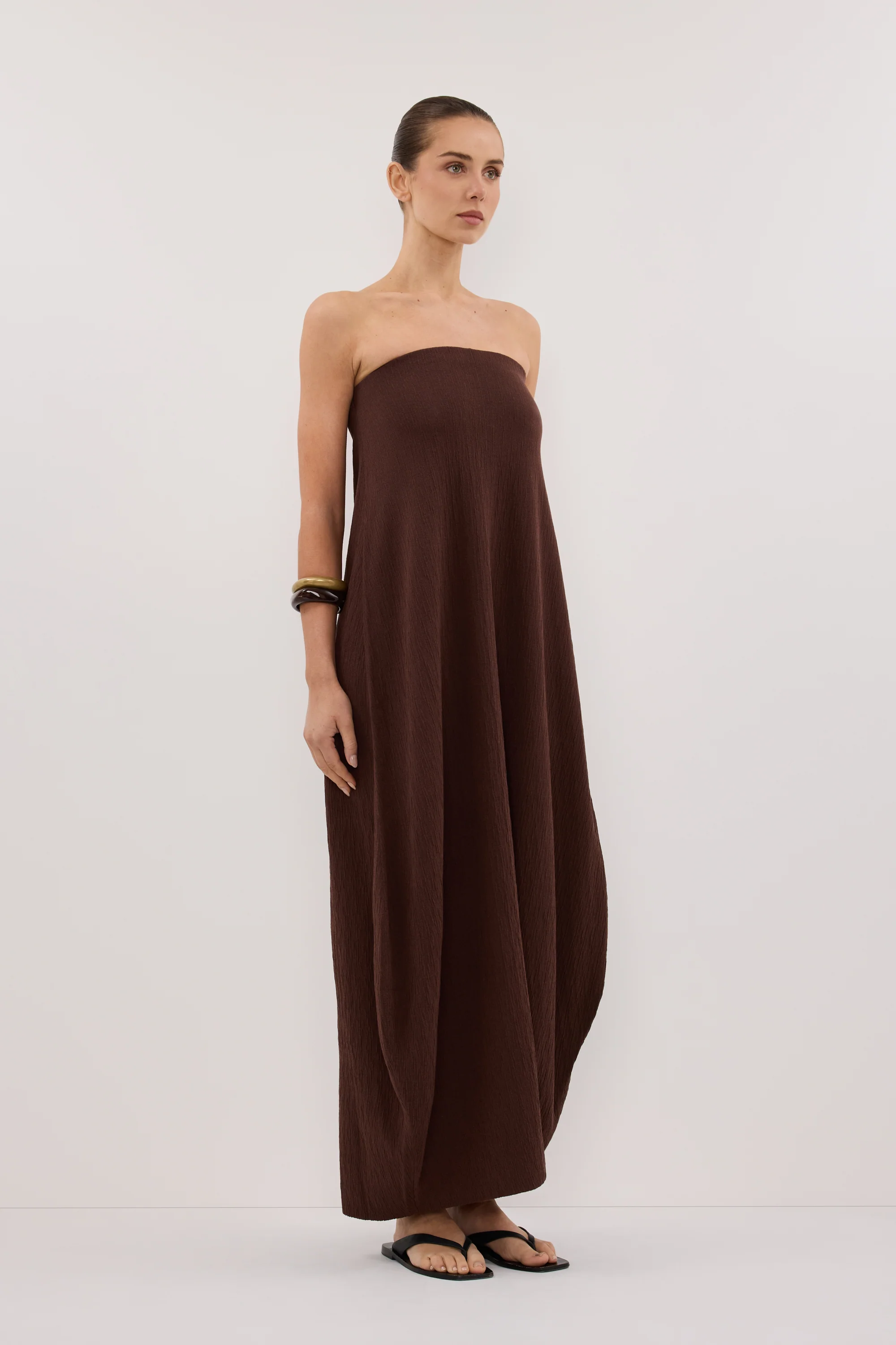 ALIAS CHOC TEXTURED KNIT STRAPLESS MIDI DRESS - Image 3