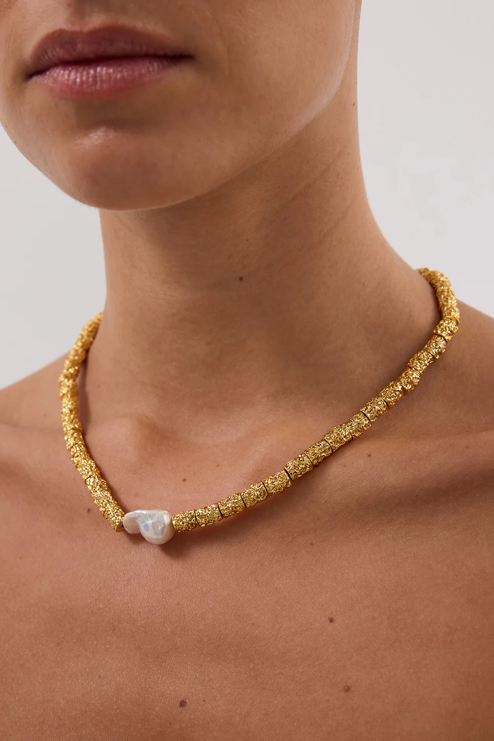 AMBER SCEATS LIORA NECKLACE GOLD - Image 4