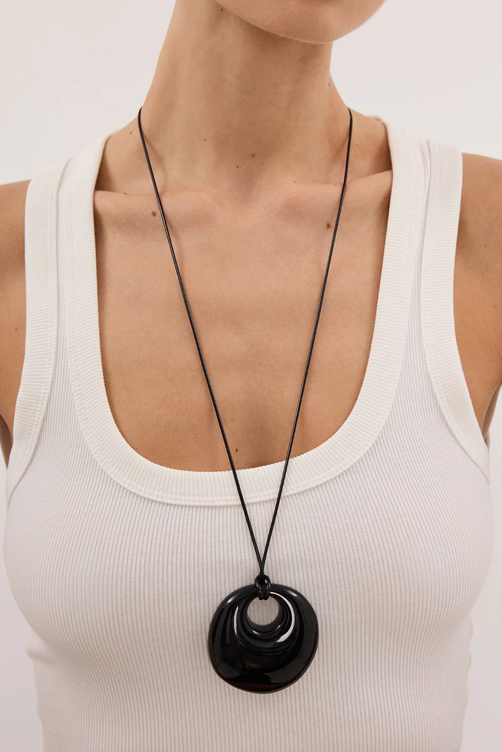 ANNA ROSSI RAINA PENDANT NECKLACE BLACK - Image 2
