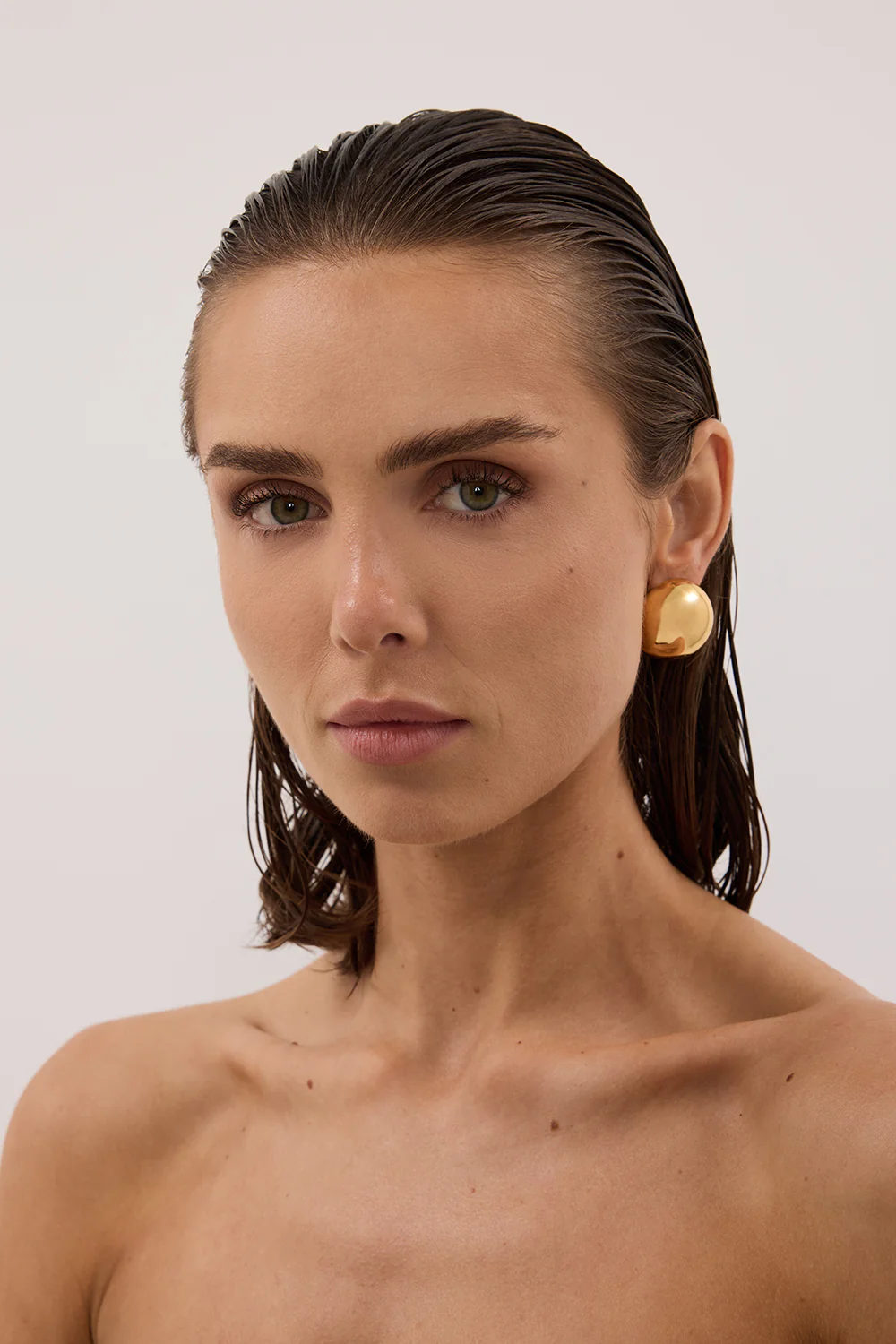 ANNA ROSSI DOMED GOLD EARRING - Image 2