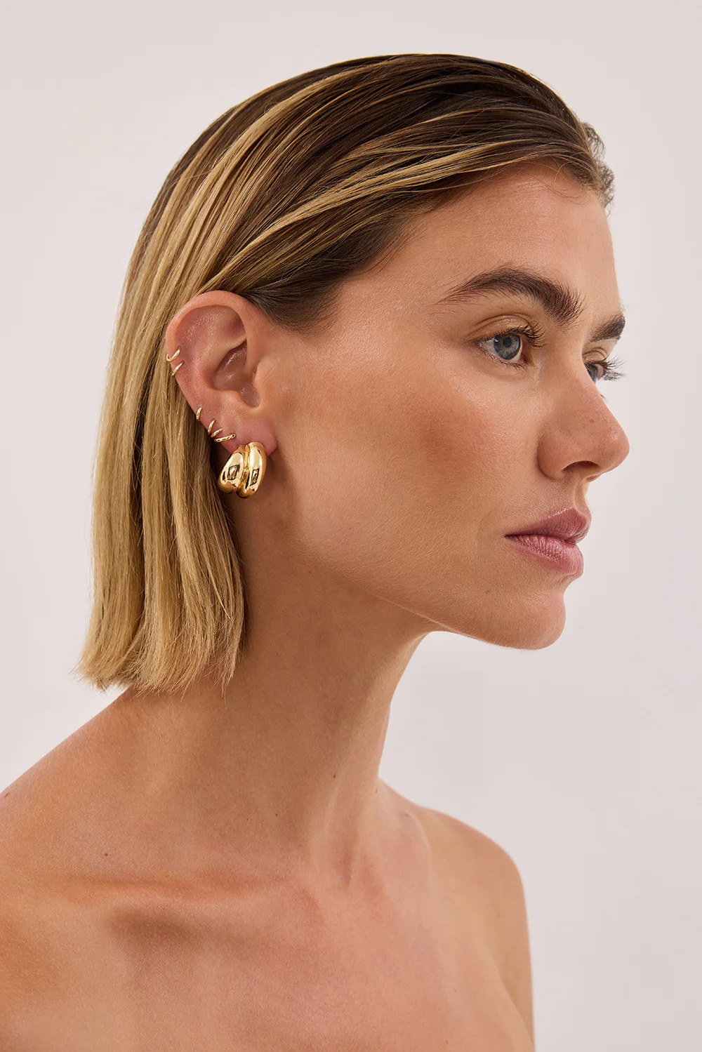 ANNA ROSSI GOLD DUAL BAR EARRING - Image 3