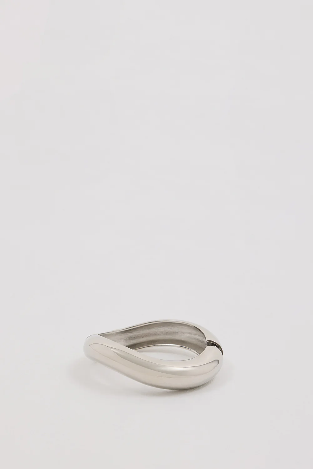 ANNA ROSSI MEDIUM WARPED BANGLE SILVER