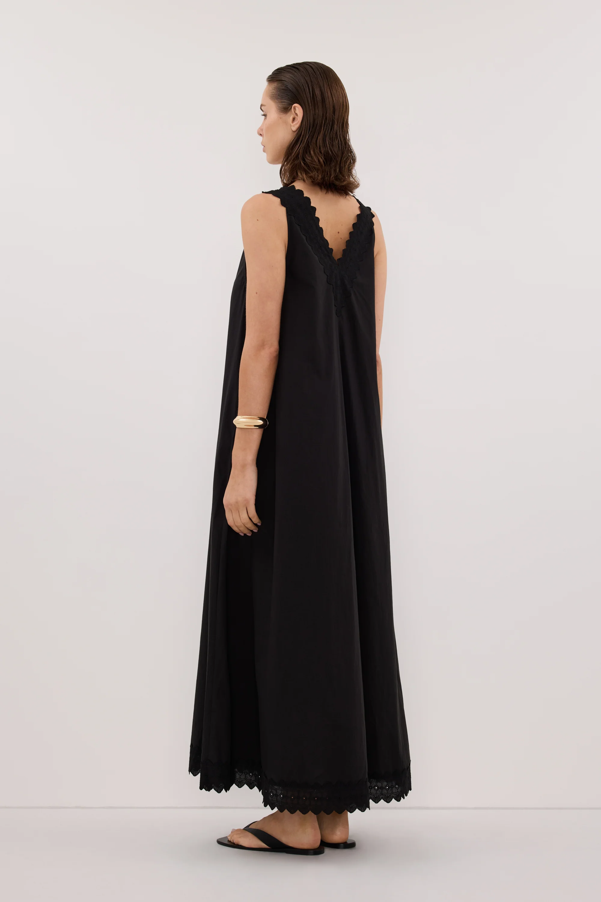 ANNABEL BLACK SLEEVELESS V NECK MIDI DRESS - Image 5