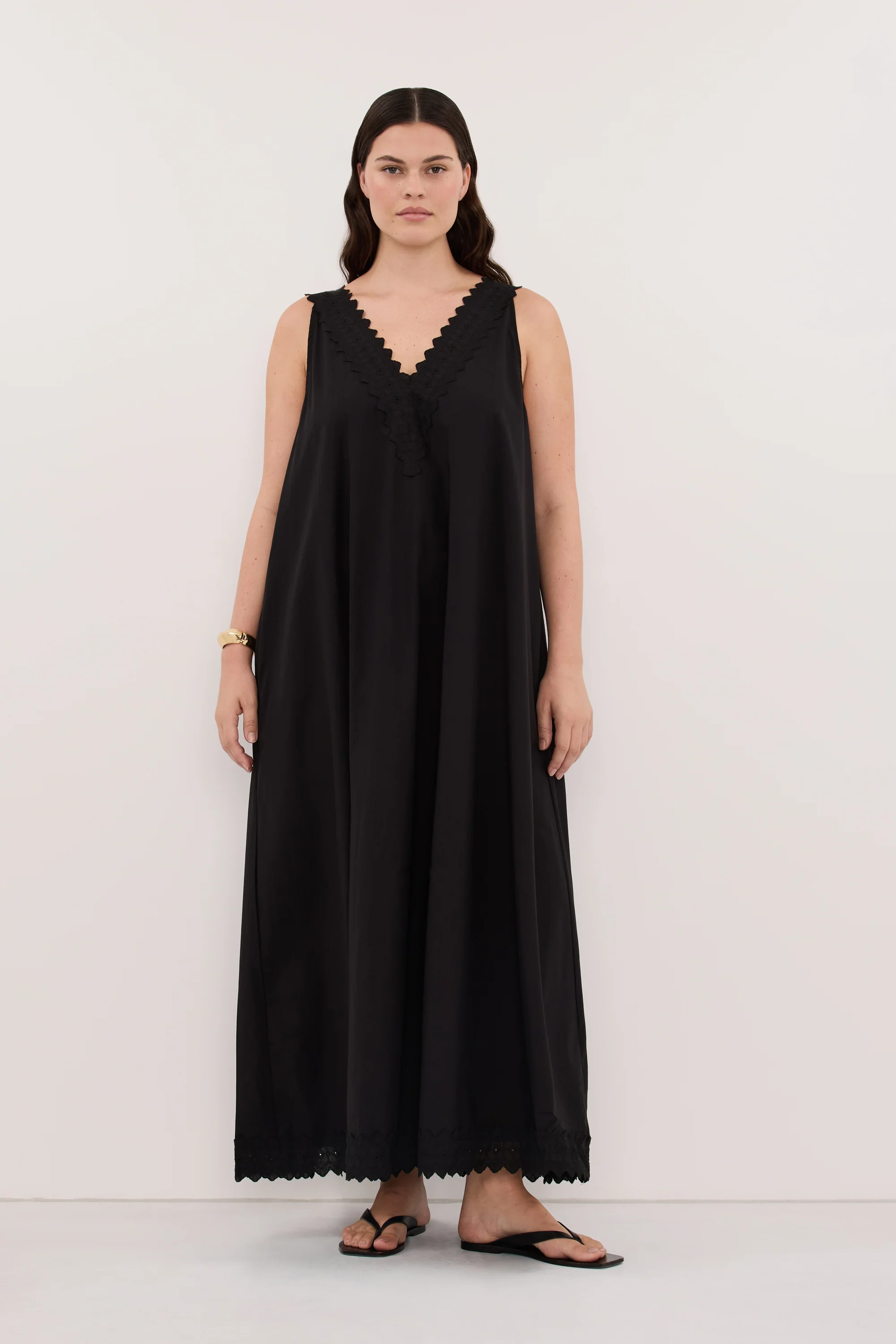 ANNABEL BLACK SLEEVELESS V NECK MIDI DRESS - Image 7