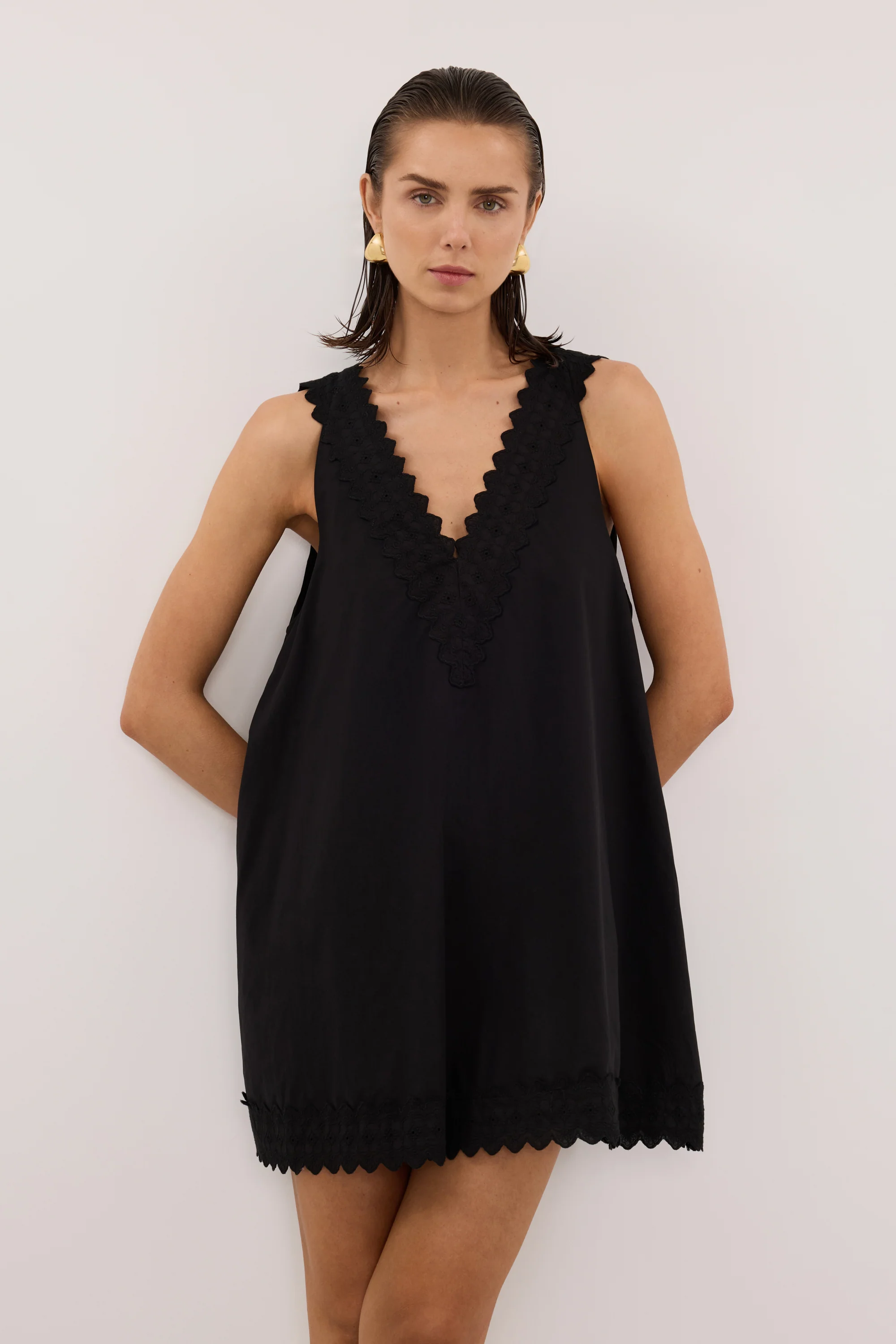ANNABEL BLACK SLEEVELESS V NECK MINI DRESS - Image 2