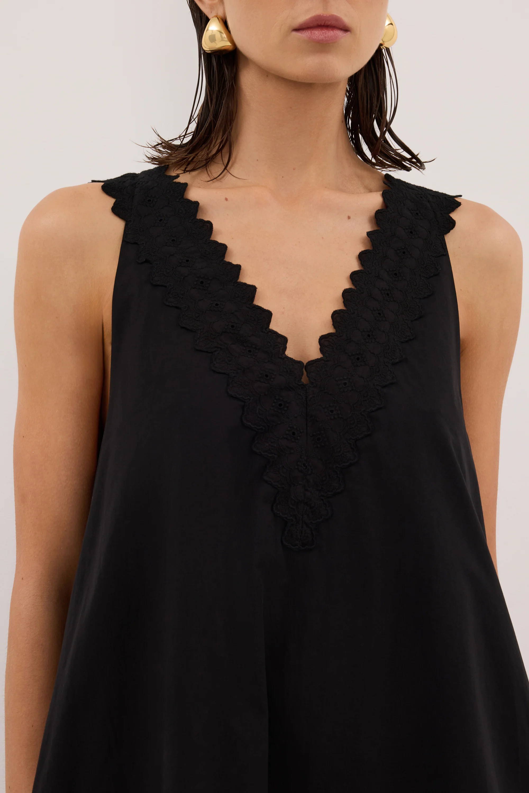 ANNABEL BLACK SLEEVELESS V NECK MINI DRESS - Image 4