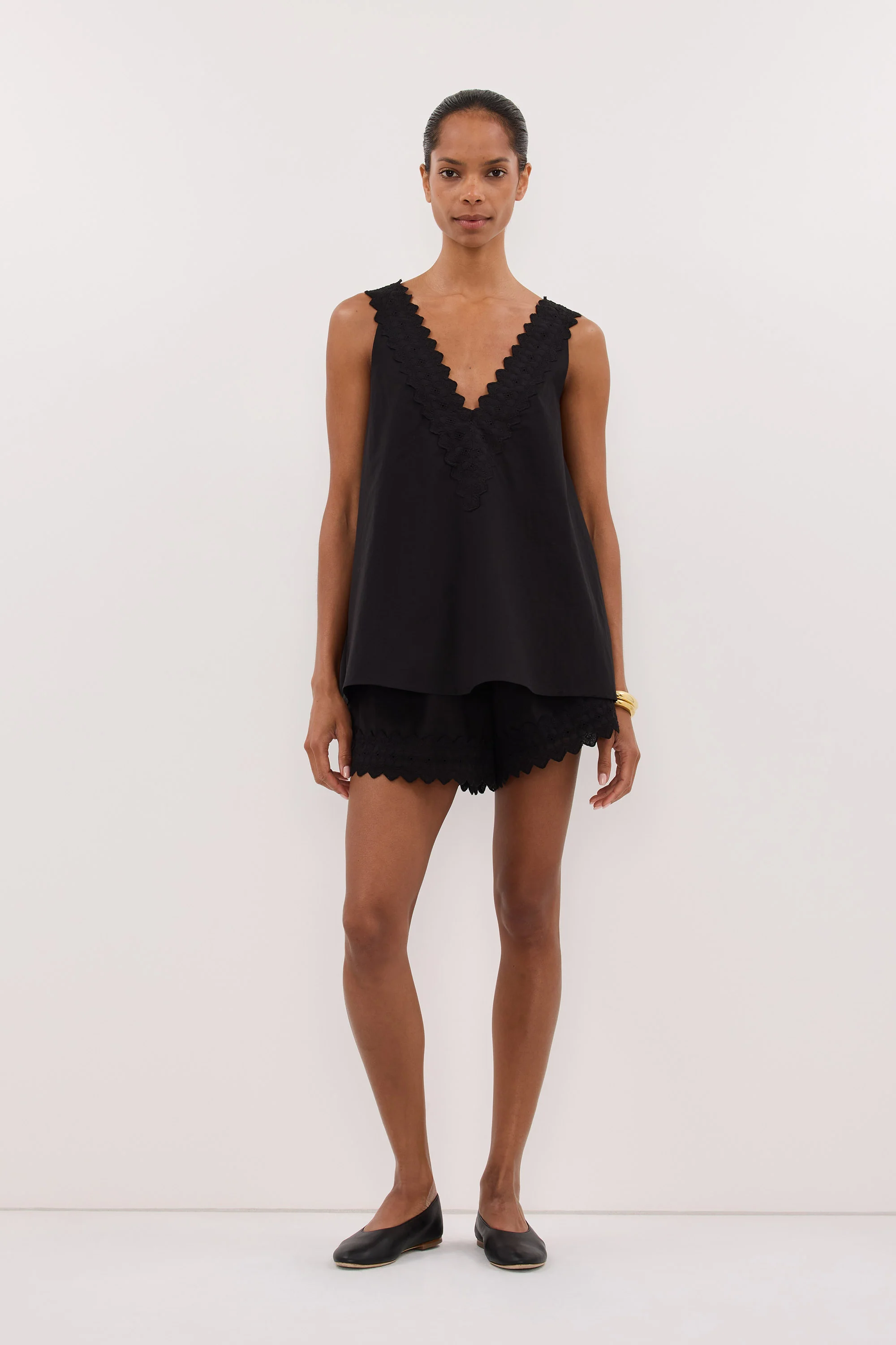 ANNABEL BLACK V NECK TOP