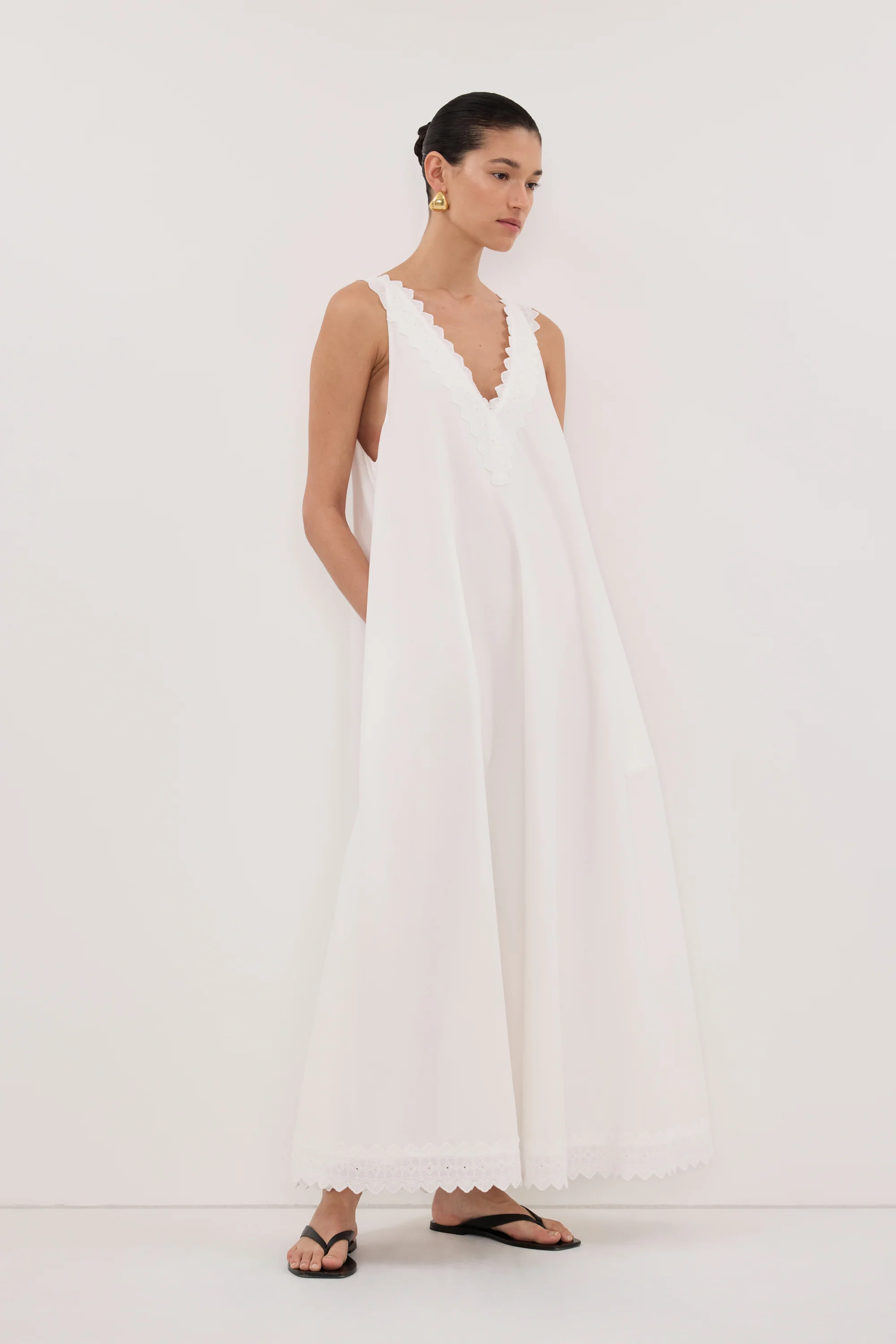 ANNABEL WHITE SLEEVELESS V NECK MIDI DRESS - Image 4