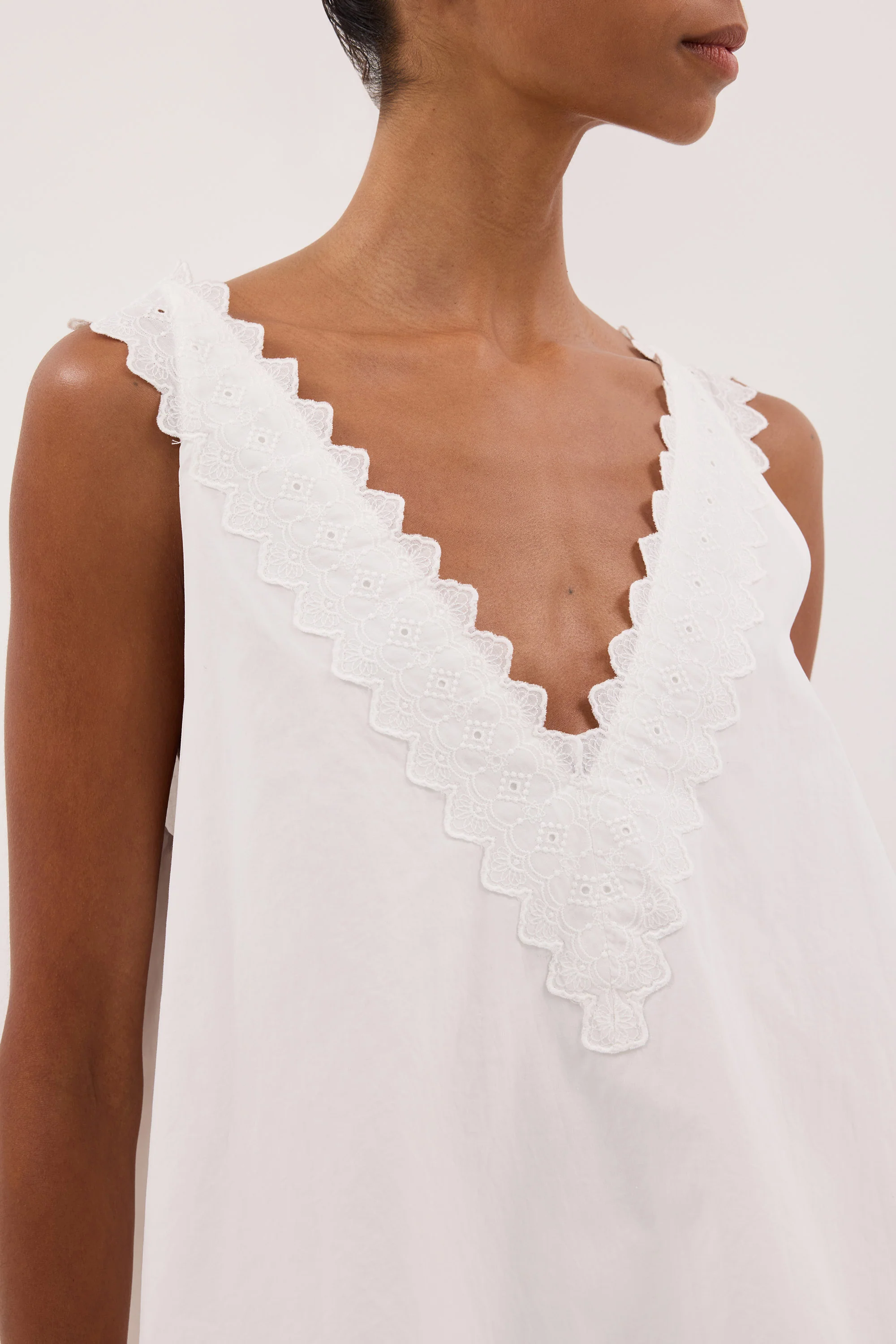 ANNABEL WHITE V NECK TOP - Image 5