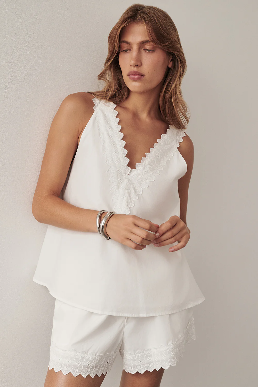 ANNABEL WHITE V NECK TOP - Image 6