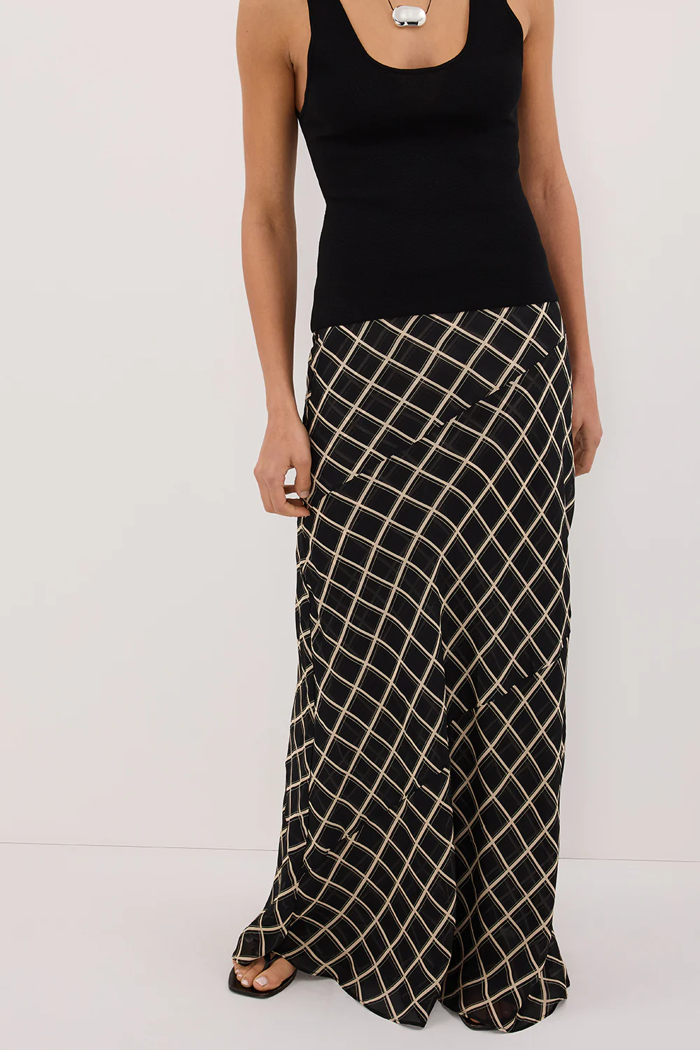 ARLINGTON BLACK MIDI SKIRT - Image 2