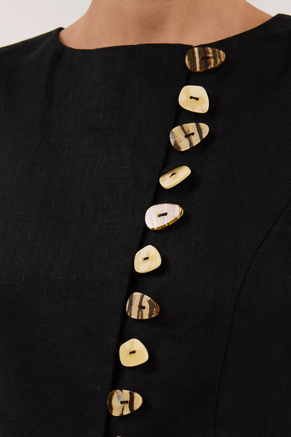 BAYLEE BLACK SLEEVELESS LINEN TOP - Image 8