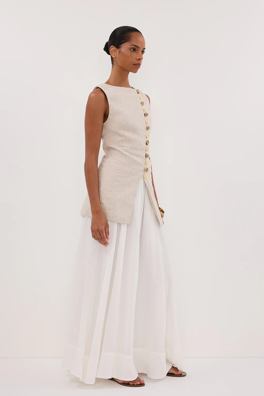 BAYLEE NATURAL SLEEVELESS LINEN TOP - Image 11