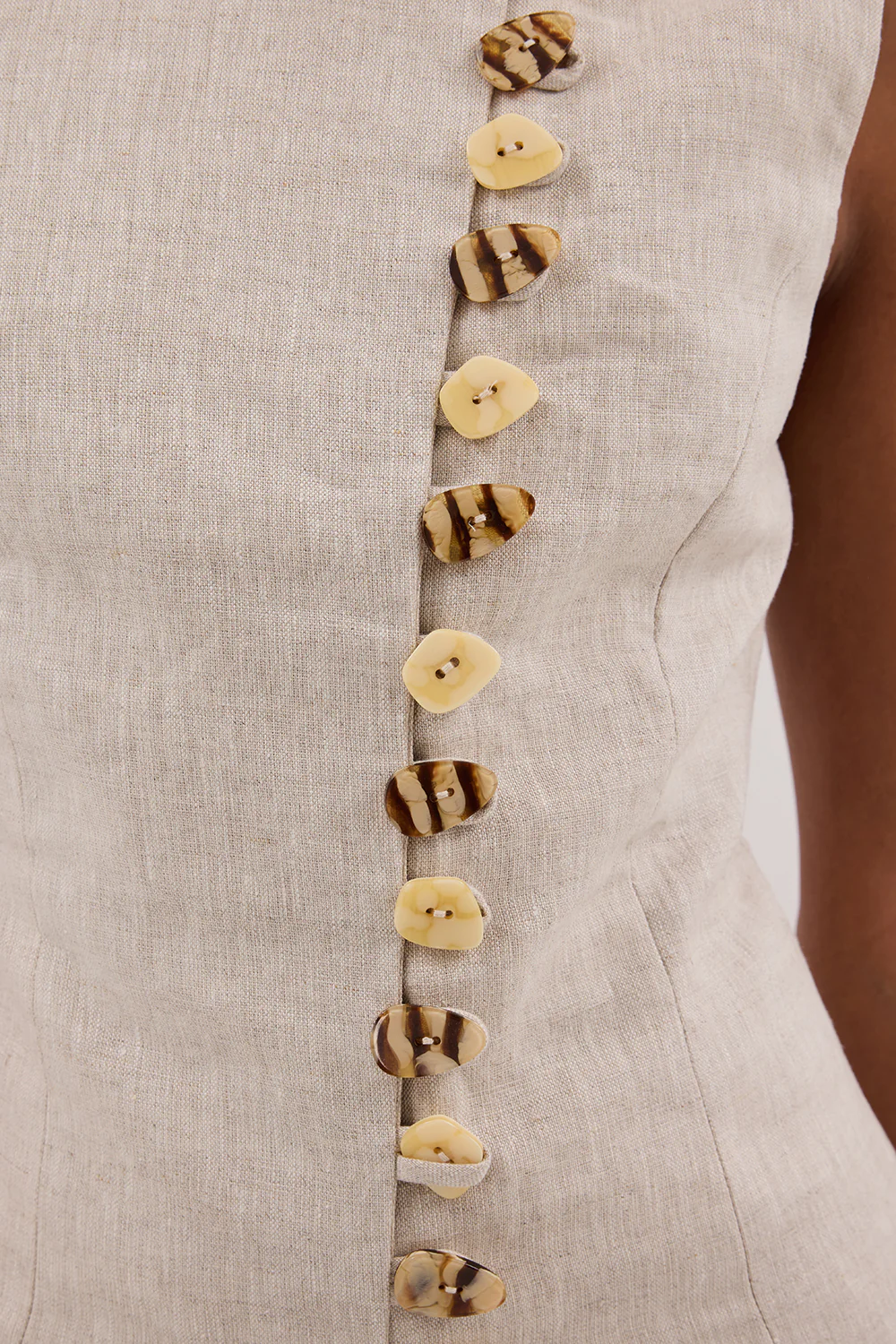BAYLEE NATURAL SLEEVELESS LINEN TOP - Image 4
