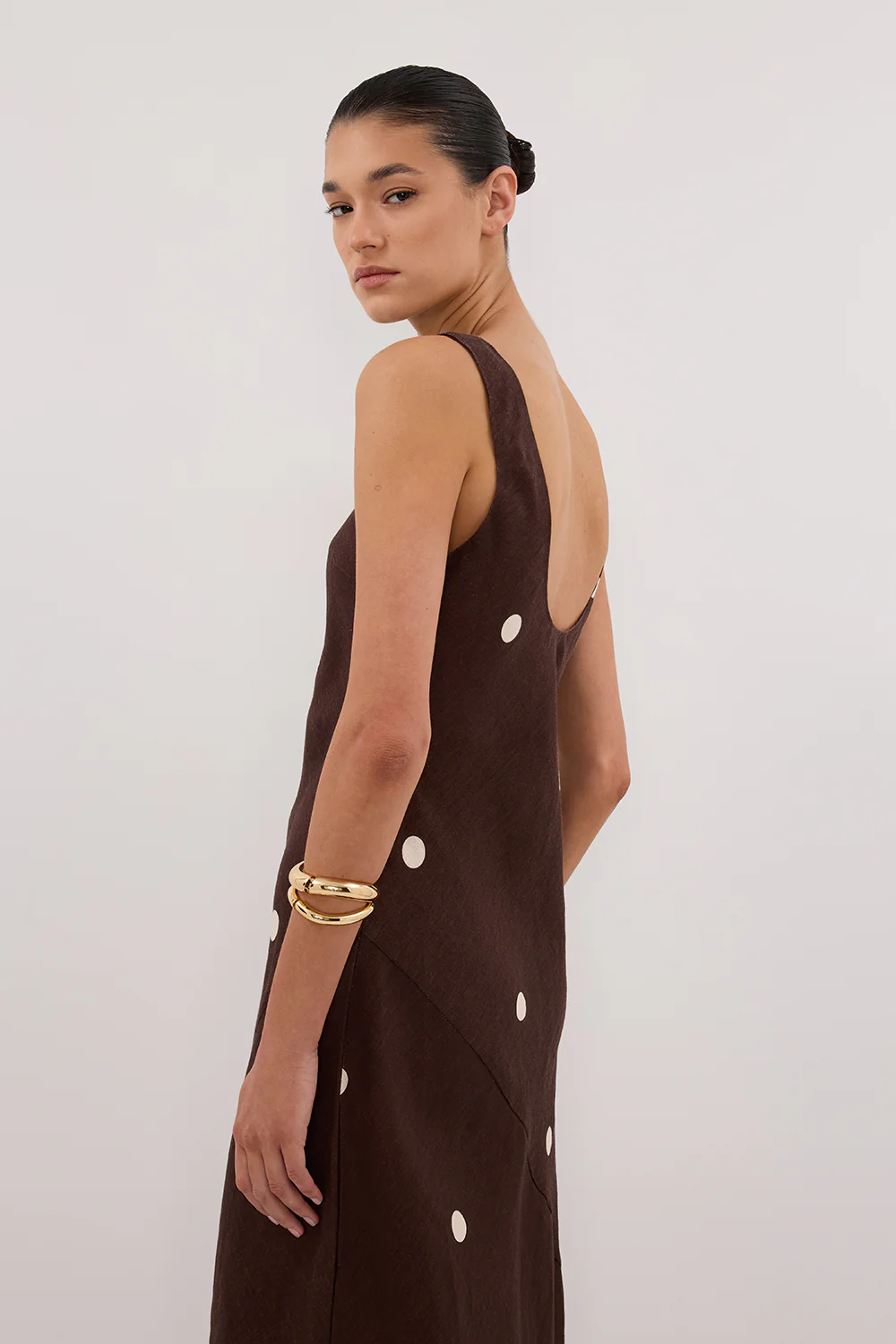 BEVERLY BITTER CHOC SPOT LINEN MIDI DRESS - Image 6