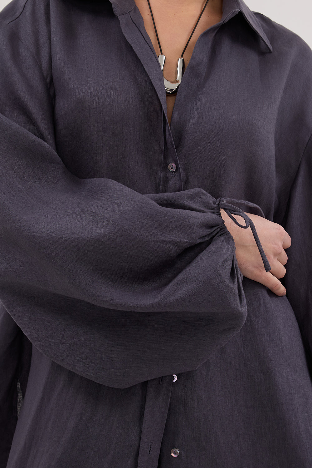 CARLA WASHED INDIGO LONG SLEEVE LINEN SHIRT - Image 5
