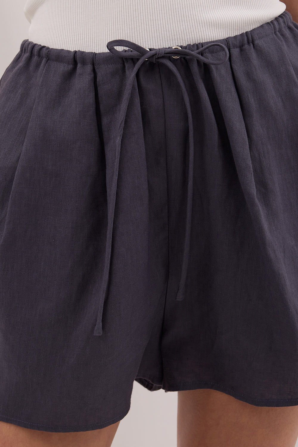 CARLA WASHED INDIGO LINEN SHORT - Image 5