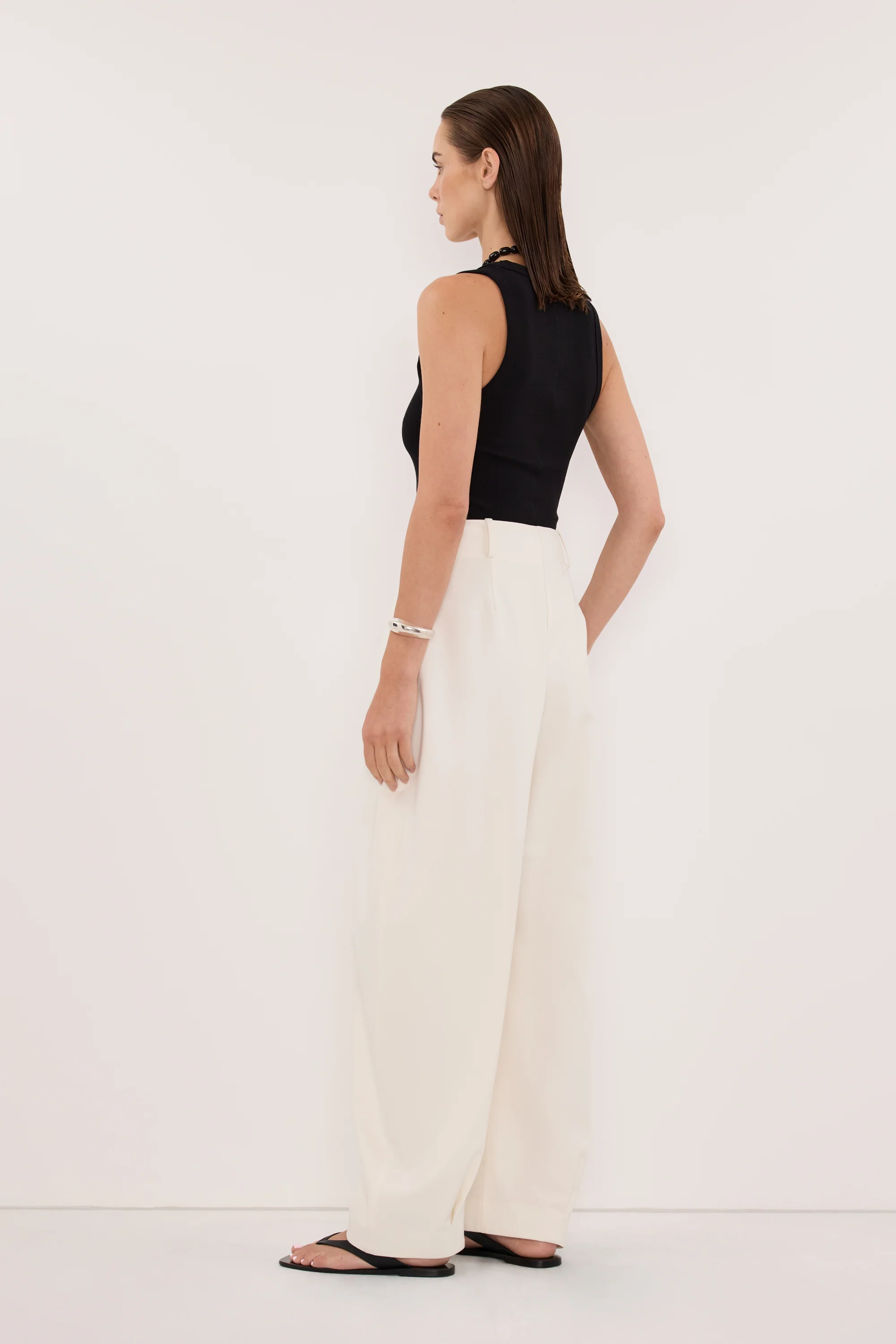 CLARA BLACK SCOOP NECK TANK TOP - Image 4