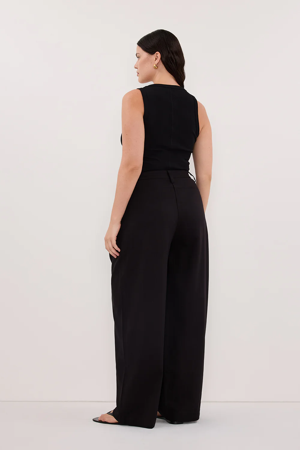 CLARA BLACK SCOOP NECK TANK TOP - Image 7