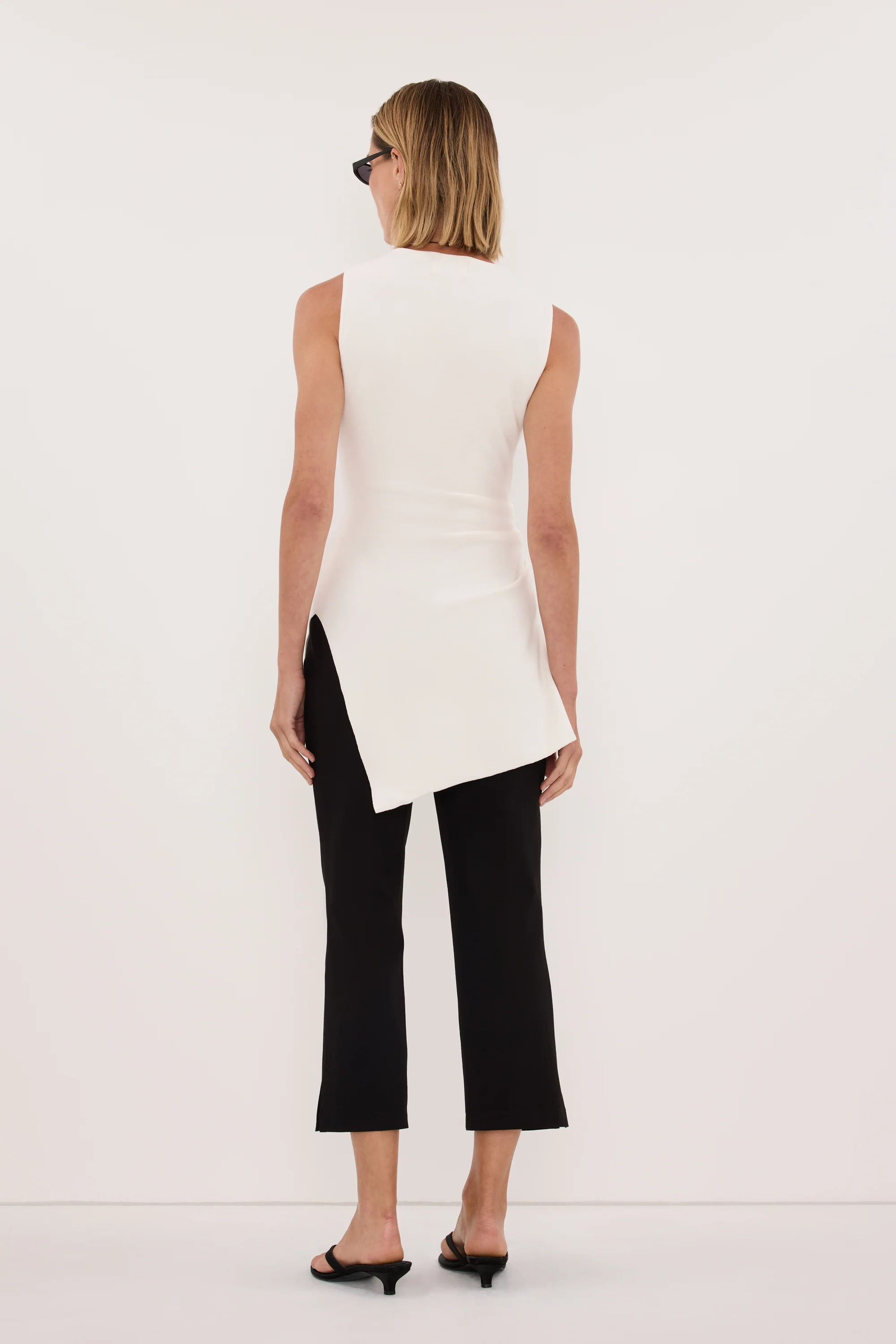 CLEO WHITE SLEEVELESS LONGLINE KNIT TOPĀ - Image 4