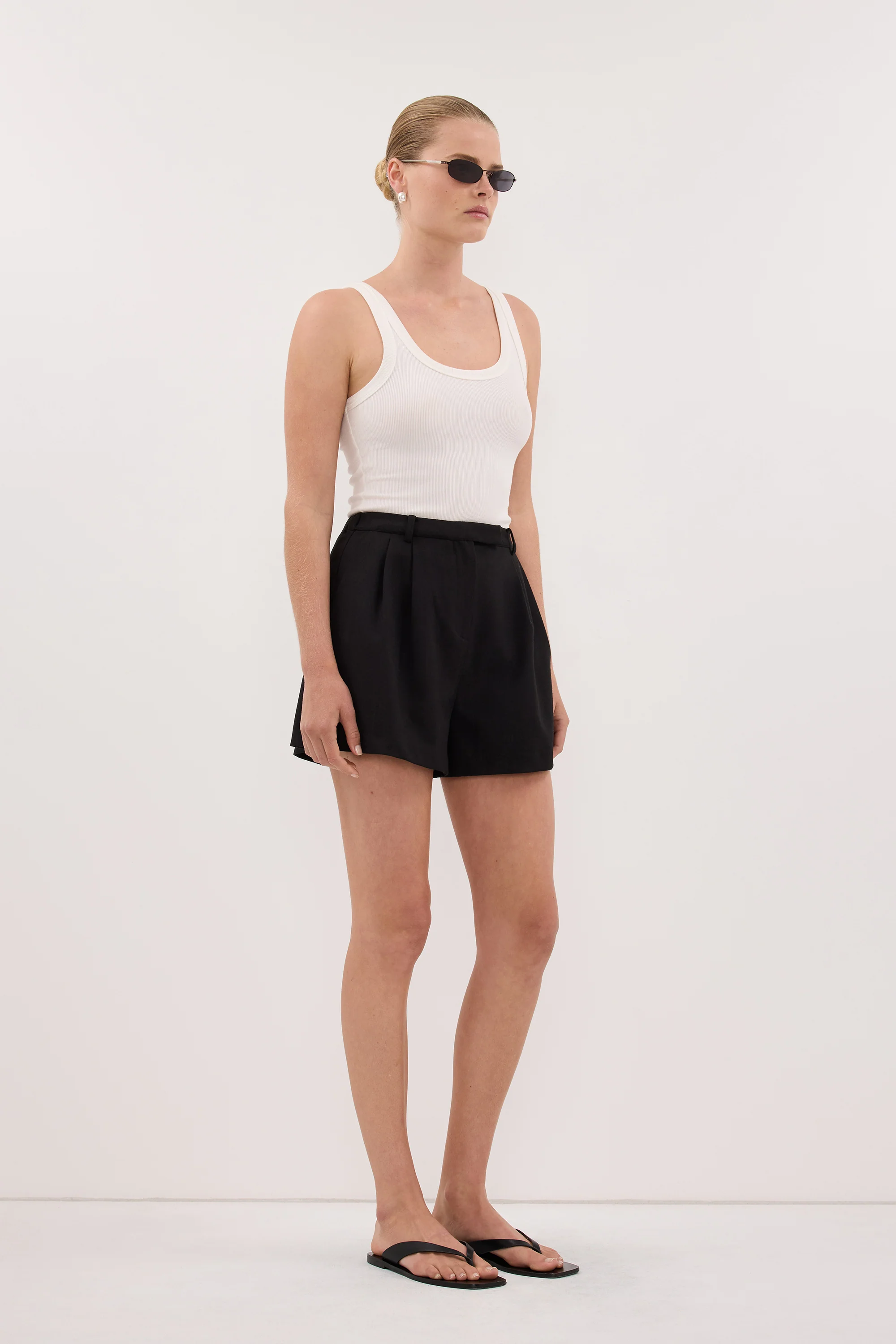 CYRUS BLACK TAILORED SHORT - Image 3