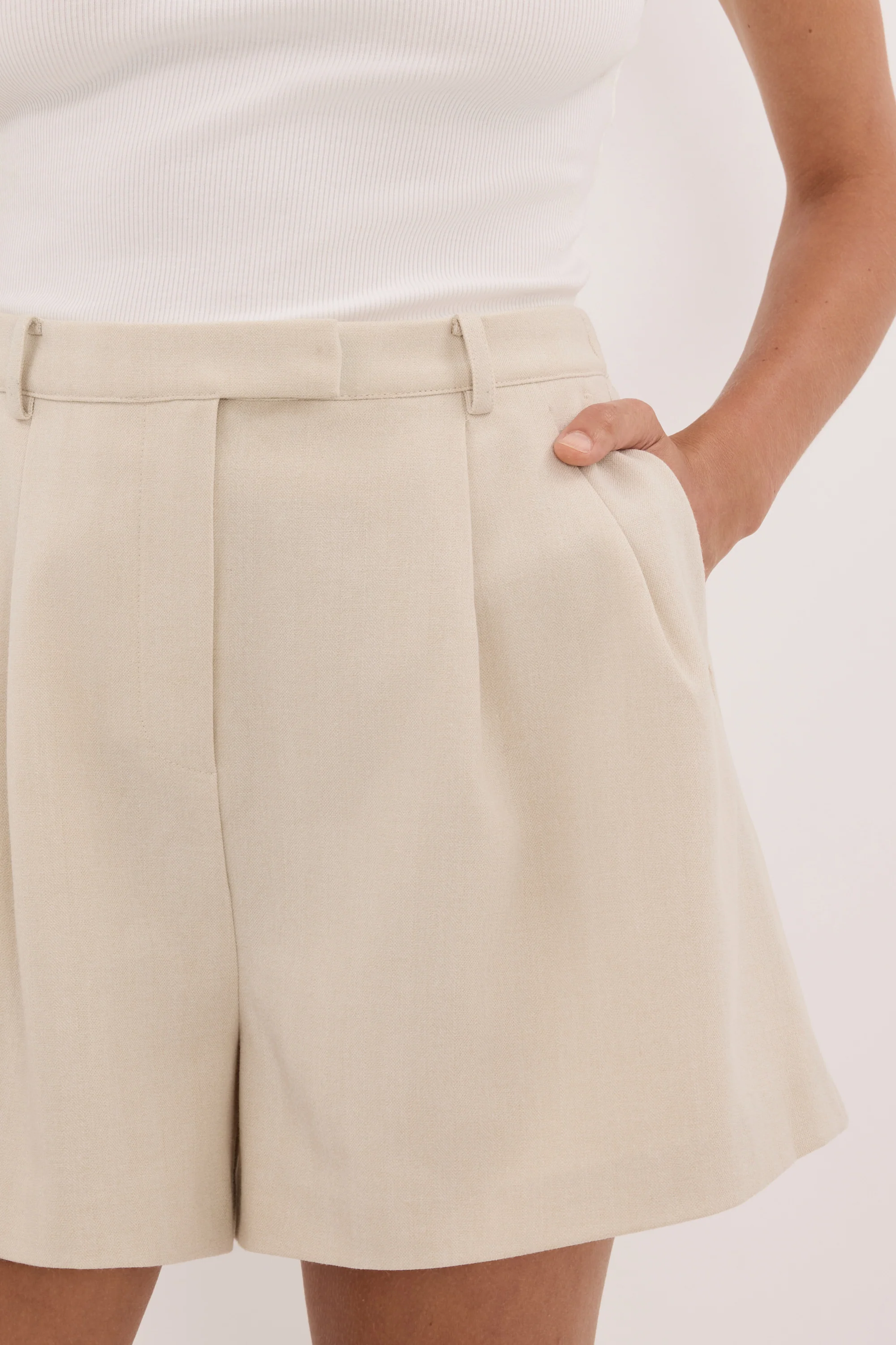 CYRUS BONE TAILORED SHORT - Image 5