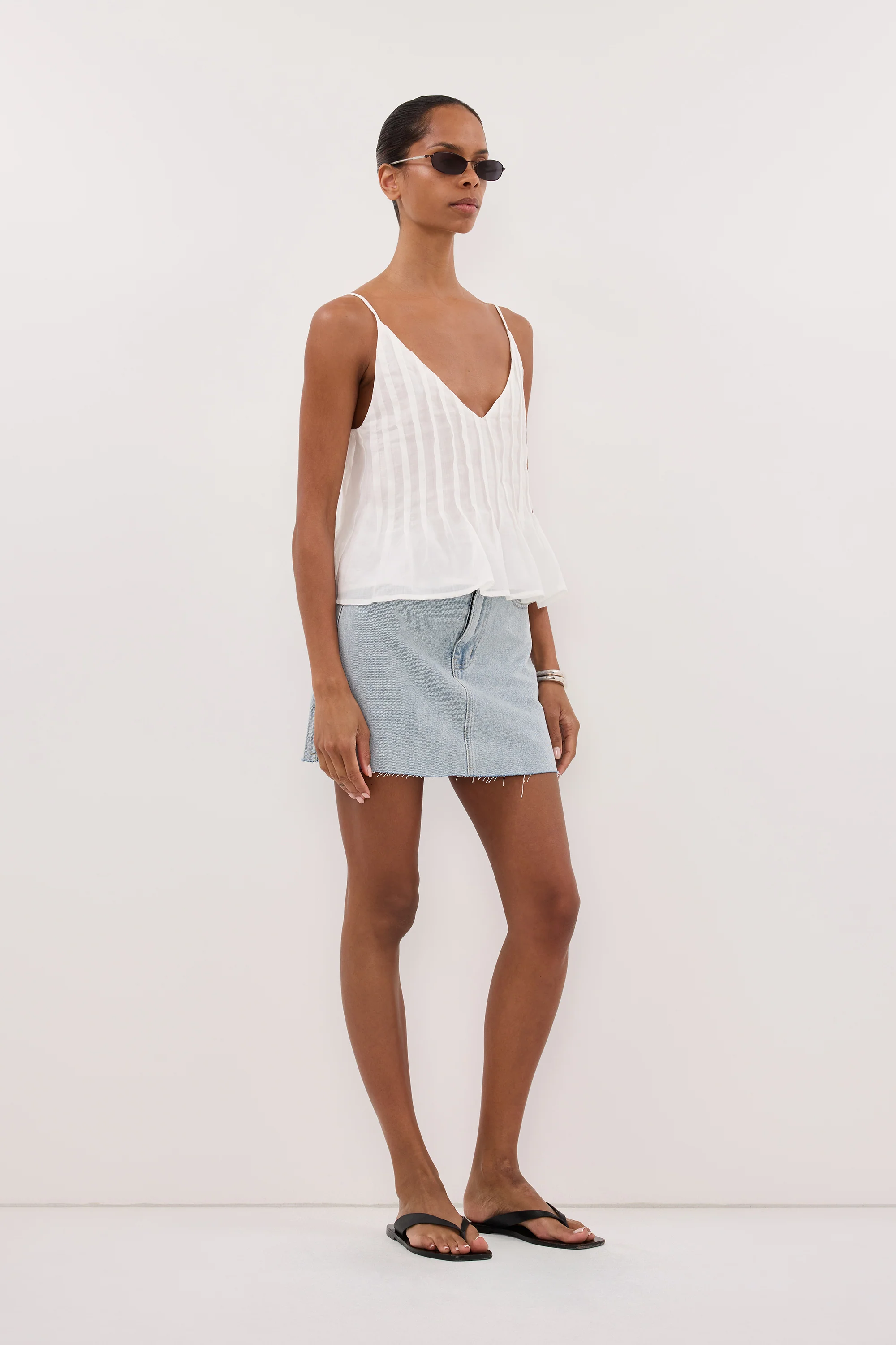 DANA LIGHT RINSE DENIM MINI SKIRT - Image 4