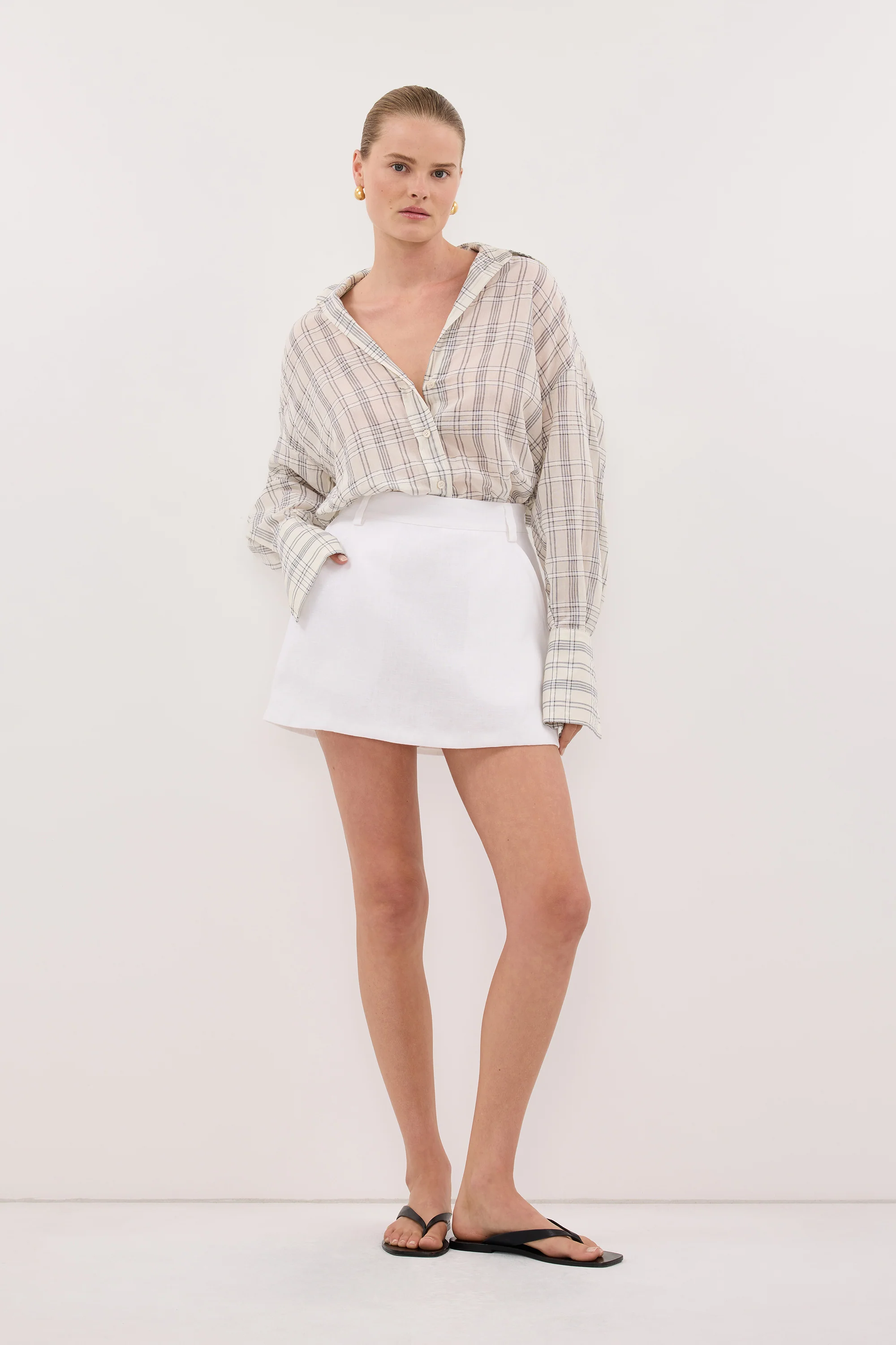 EVIE WHITE LINEN SKORT - Image 3
