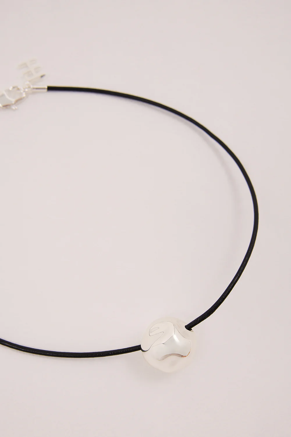 F+H SILVER HAMMERED BALL CHOKER - Image 3