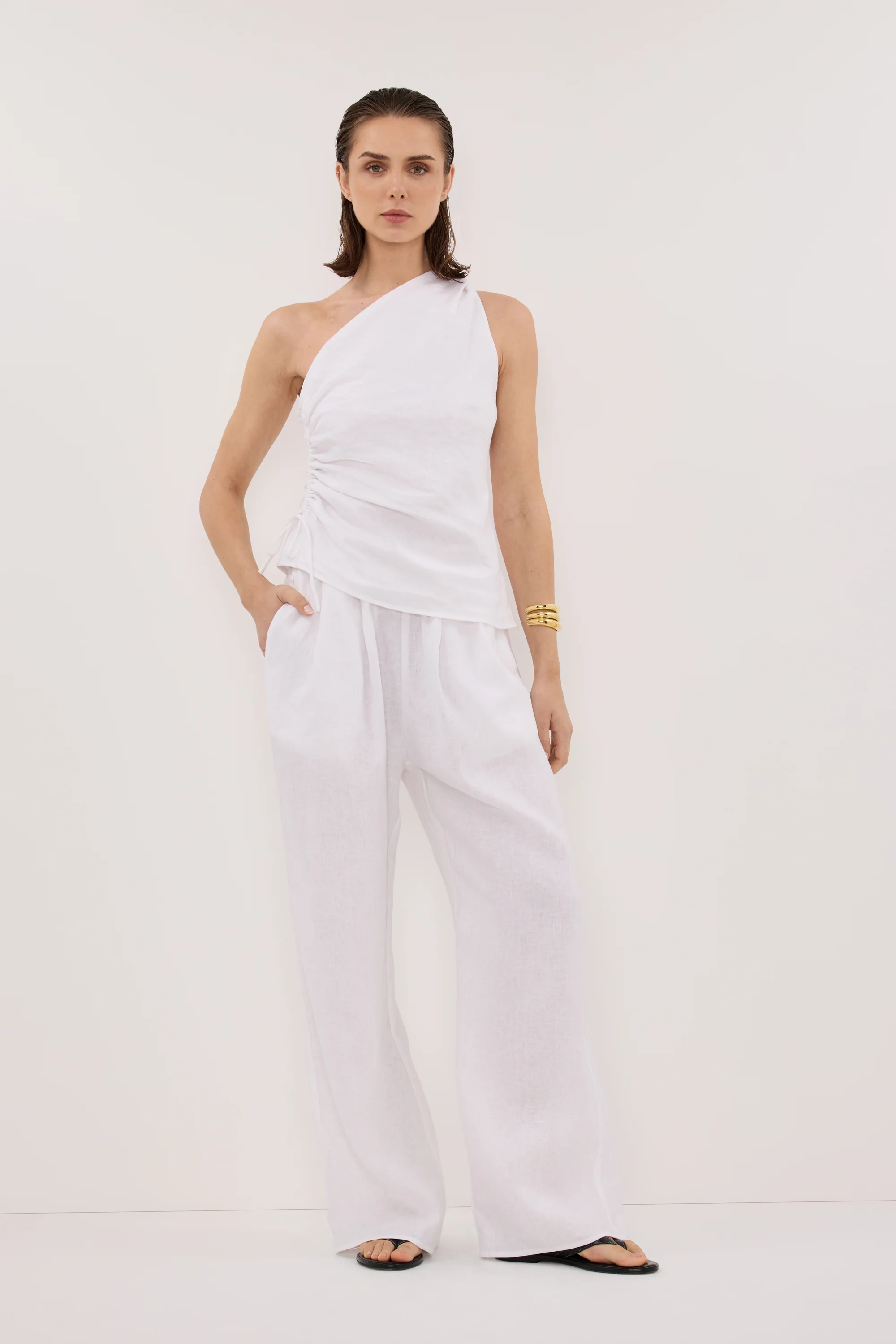FINNY WHITE SLEEVELESS LINEN TOP