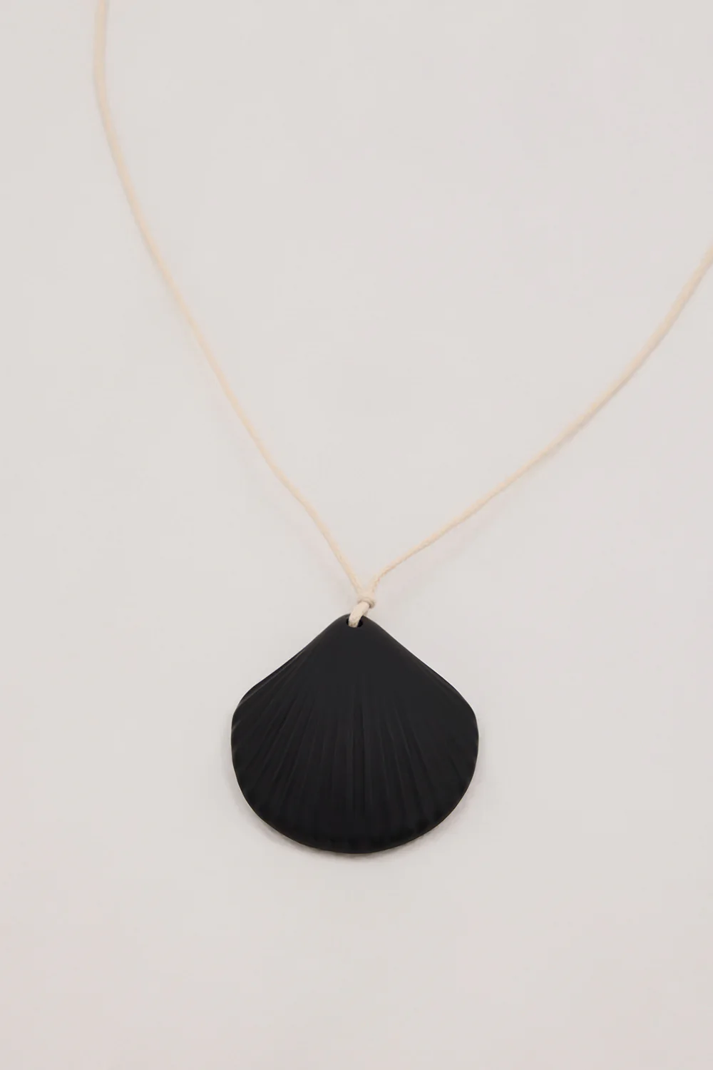 HEAVEN MAYHEM ASTER BLACK NECKLACE - Image 3