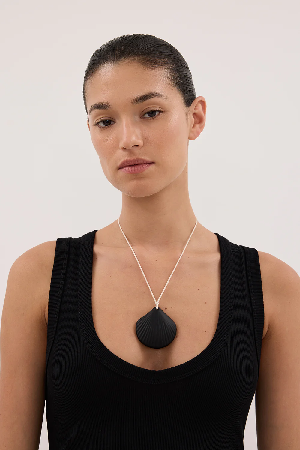HEAVEN MAYHEM ASTER BLACK NECKLACE - Image 4