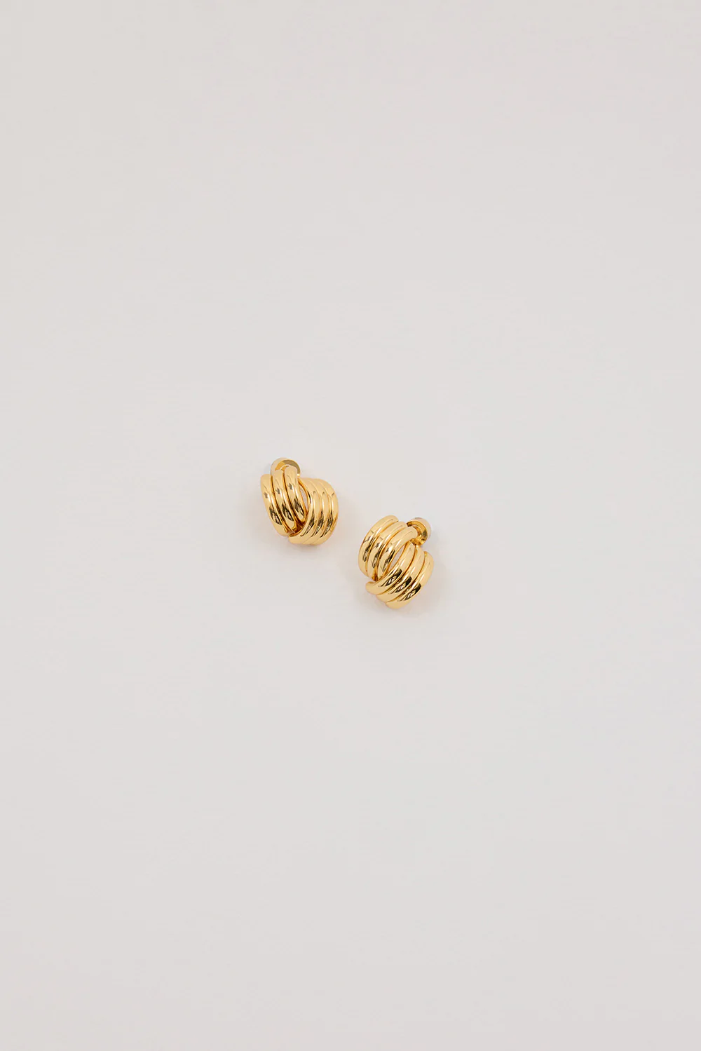 HEAVEN MAYHEM CLOVE EARRING GOLD