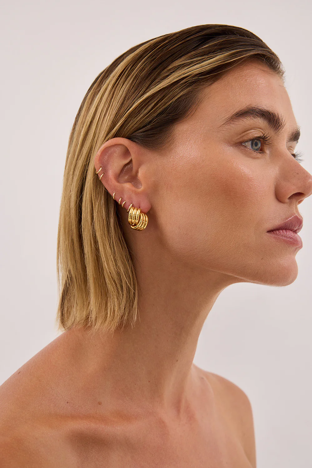 HEAVEN MAYHEM CLOVE EARRING GOLD - Image 2