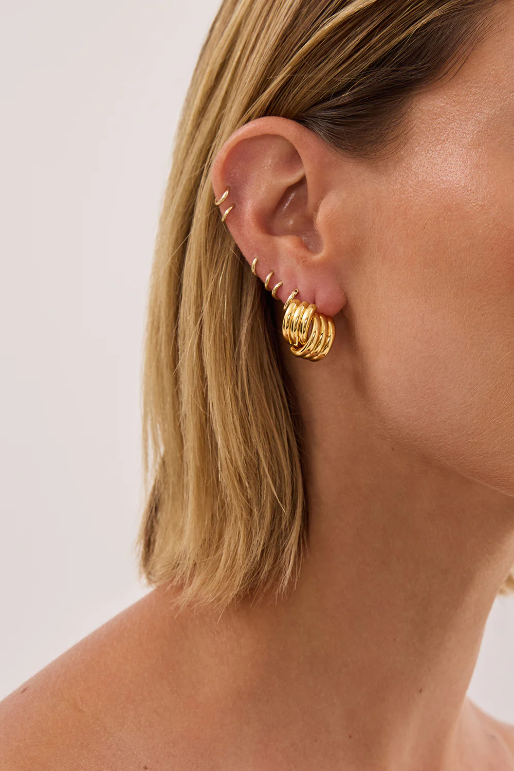HEAVEN MAYHEM CLOVE EARRING GOLD - Image 3