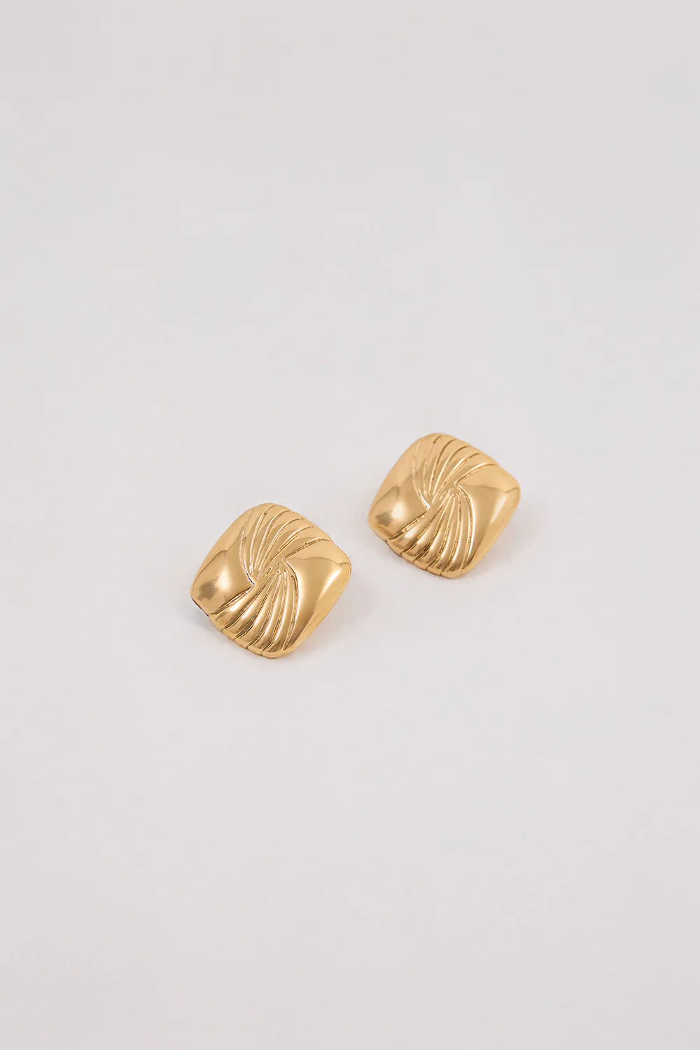HEAVEN MAYHEM TABI GOLD EARRING - Image 3