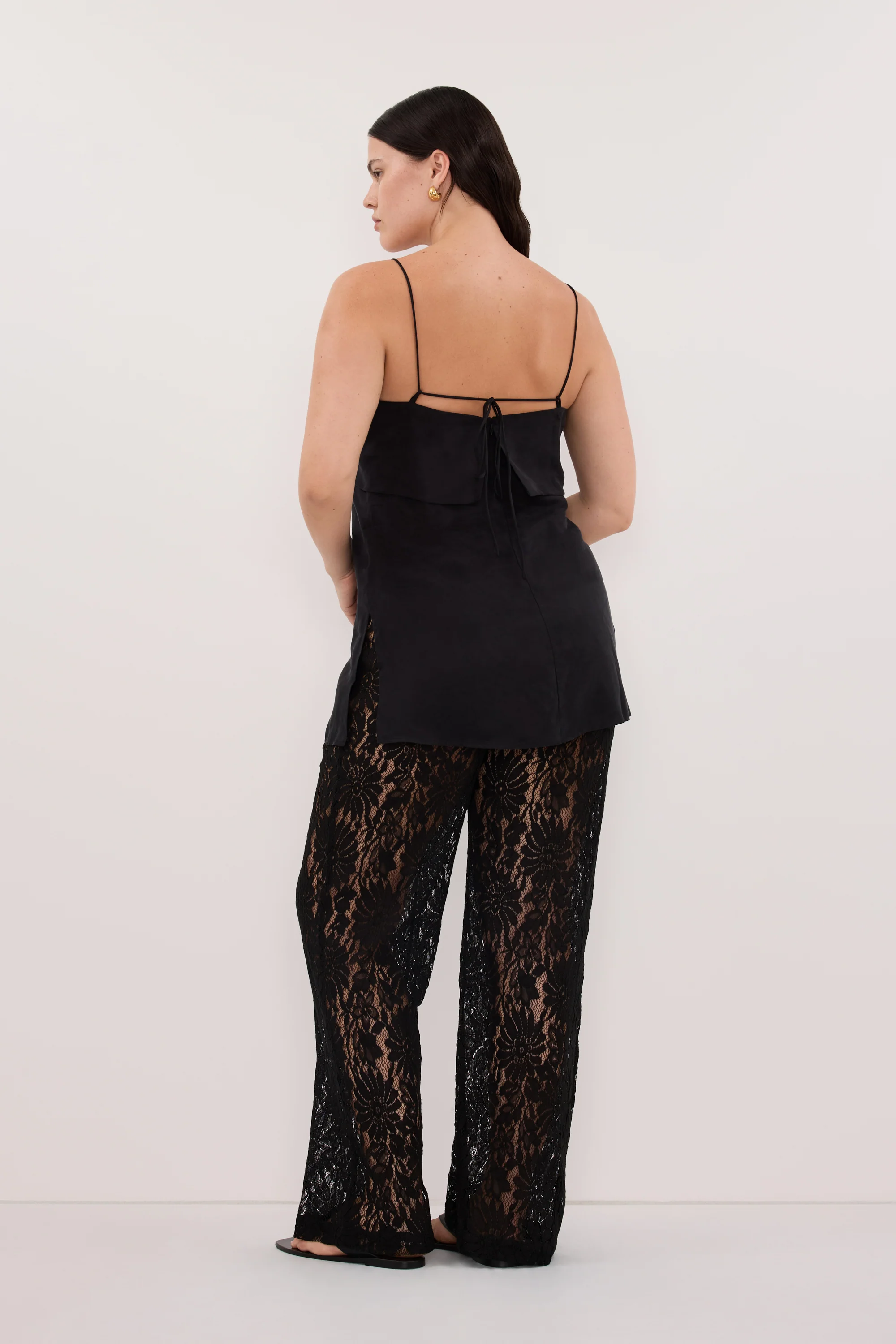 IDA BLACK SLEEVELESS FOLDOVER CAMI TOP - Image 7