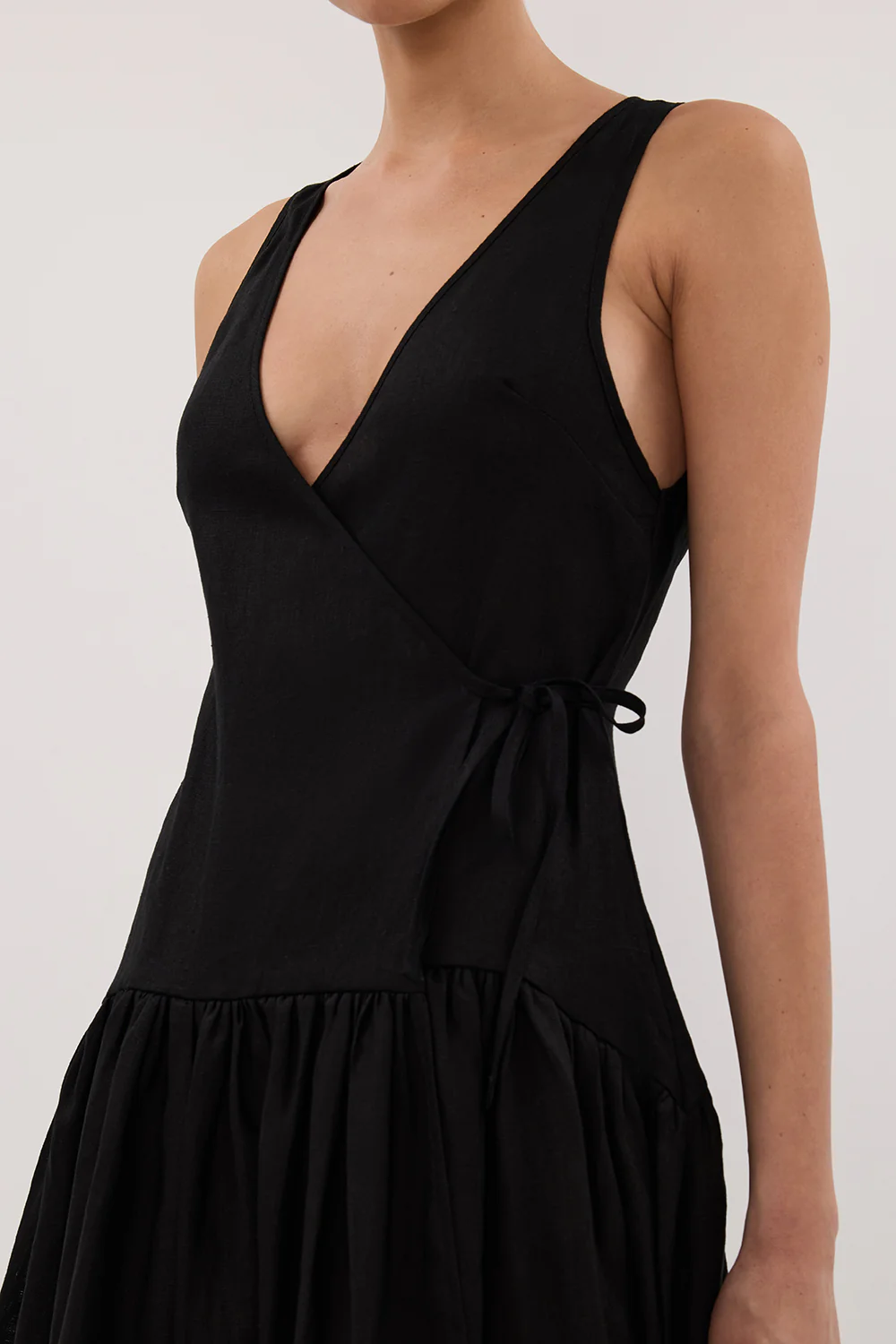 ILIO BLACK SLEEVELESS LINEN WRAP MIDI DRESS - Image 5