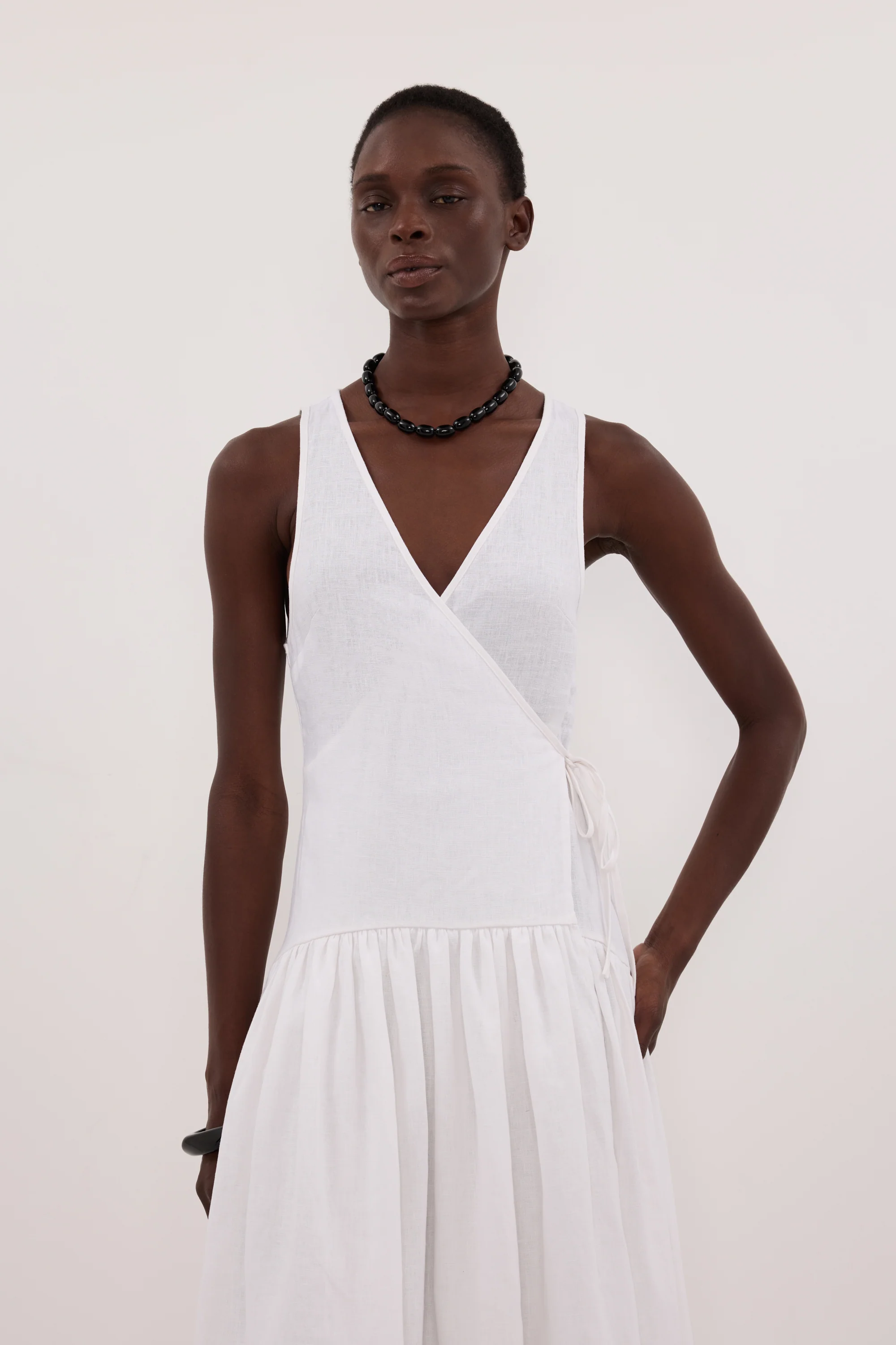 ILIO WHITE SLEEVELESS LINEN WRAP MIDI DRESS - Image 2
