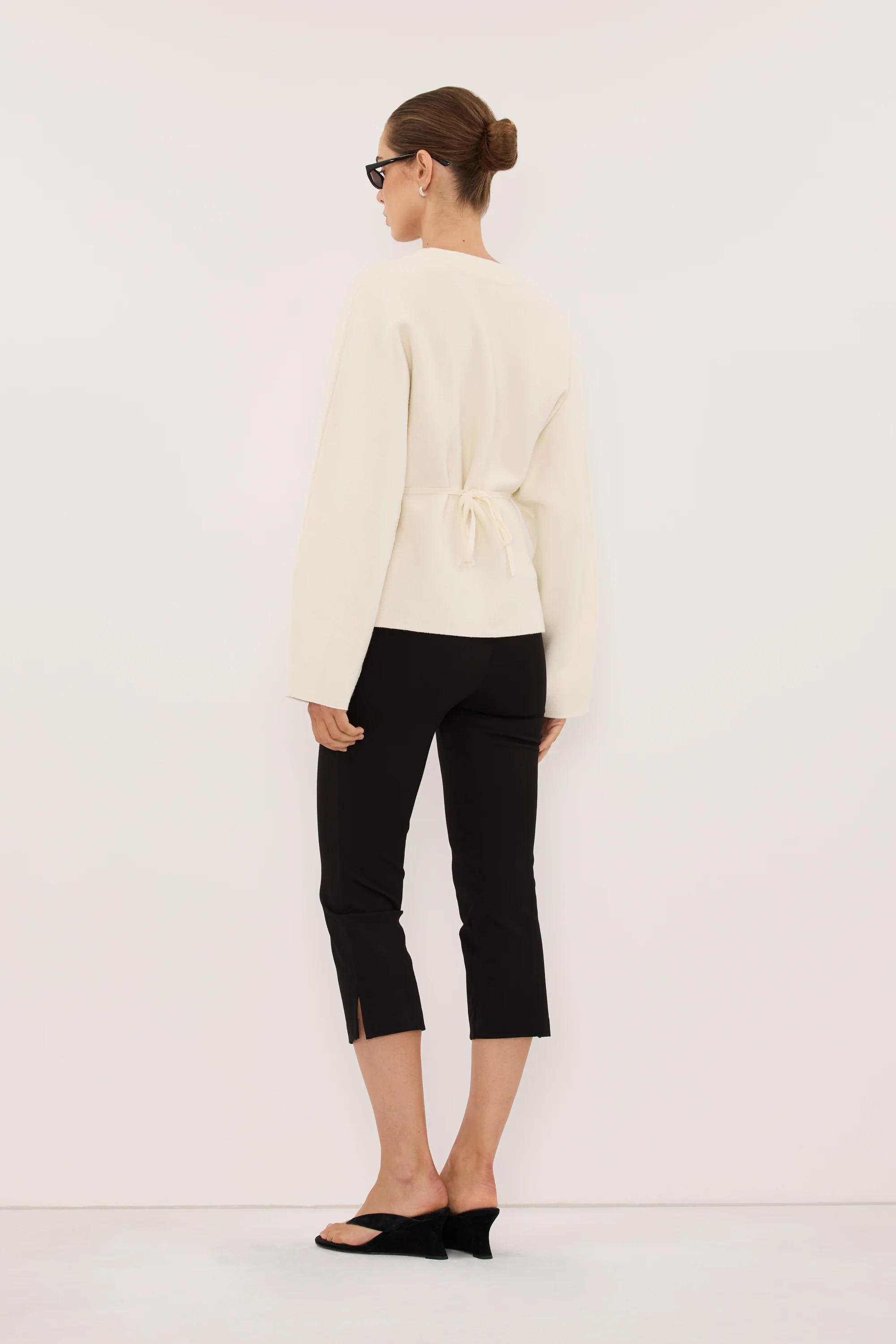 ISLA CREAM V NECK CARDIGAN - Image 4