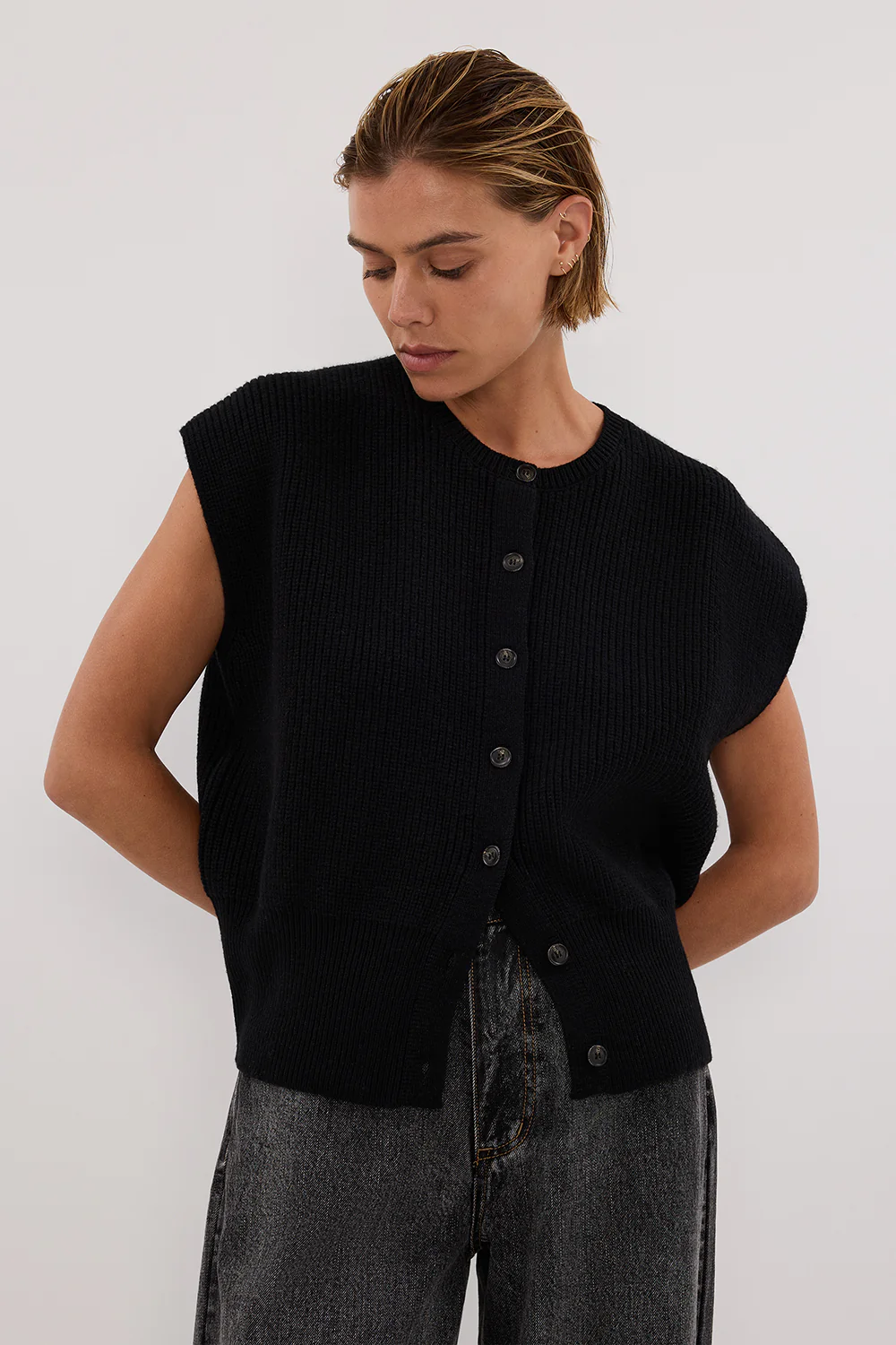 KATE BLACK KNIT VEST - Image 2