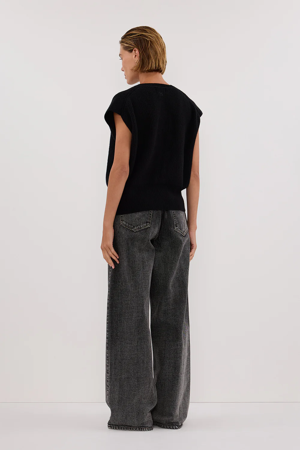 KATE BLACK KNIT VEST - Image 4