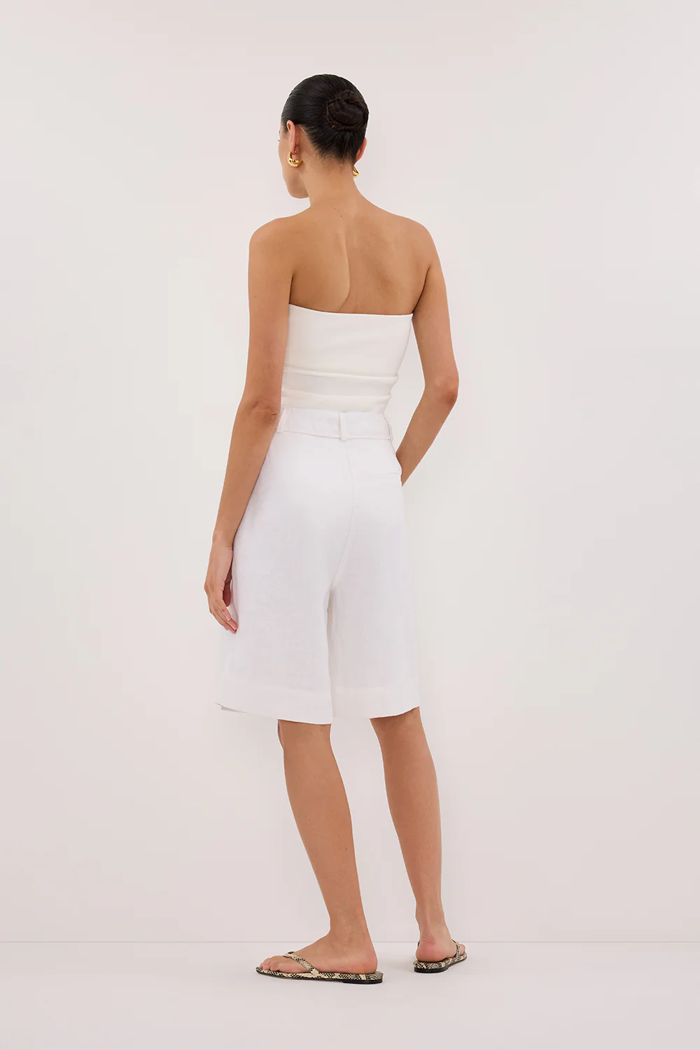KAYLA WHITE LINEN BERMUDA SHORT - Image 4