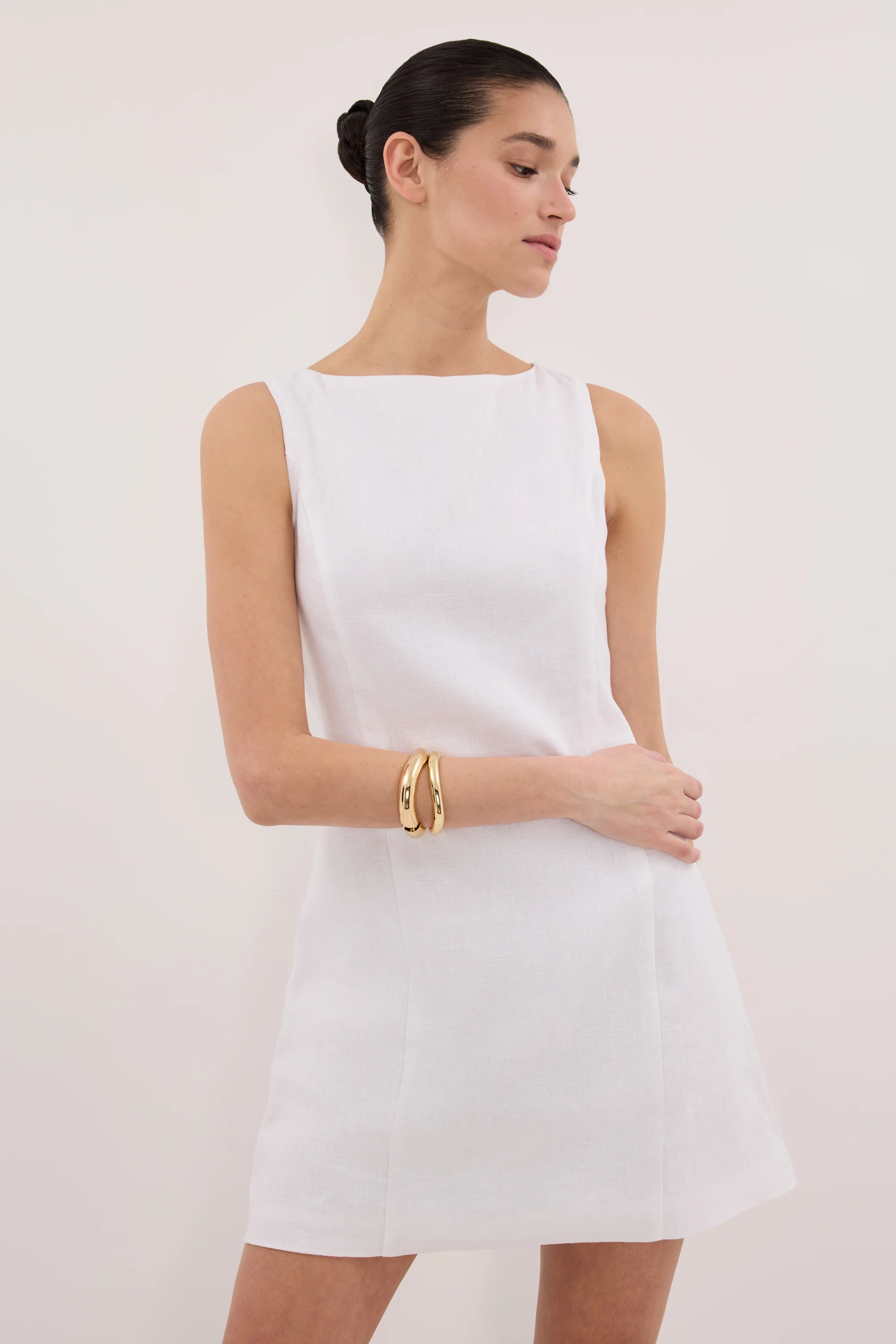 LACY WHITE SLEEVELESS LINEN MINI DRESS - Image 2