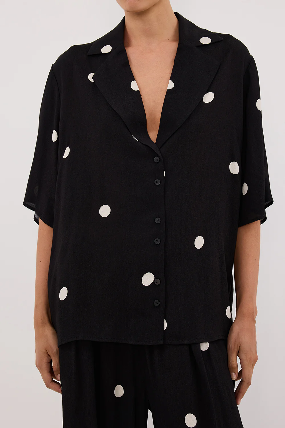 LAURA SPOT SHORT SLEEVE SHIRT - Image 5