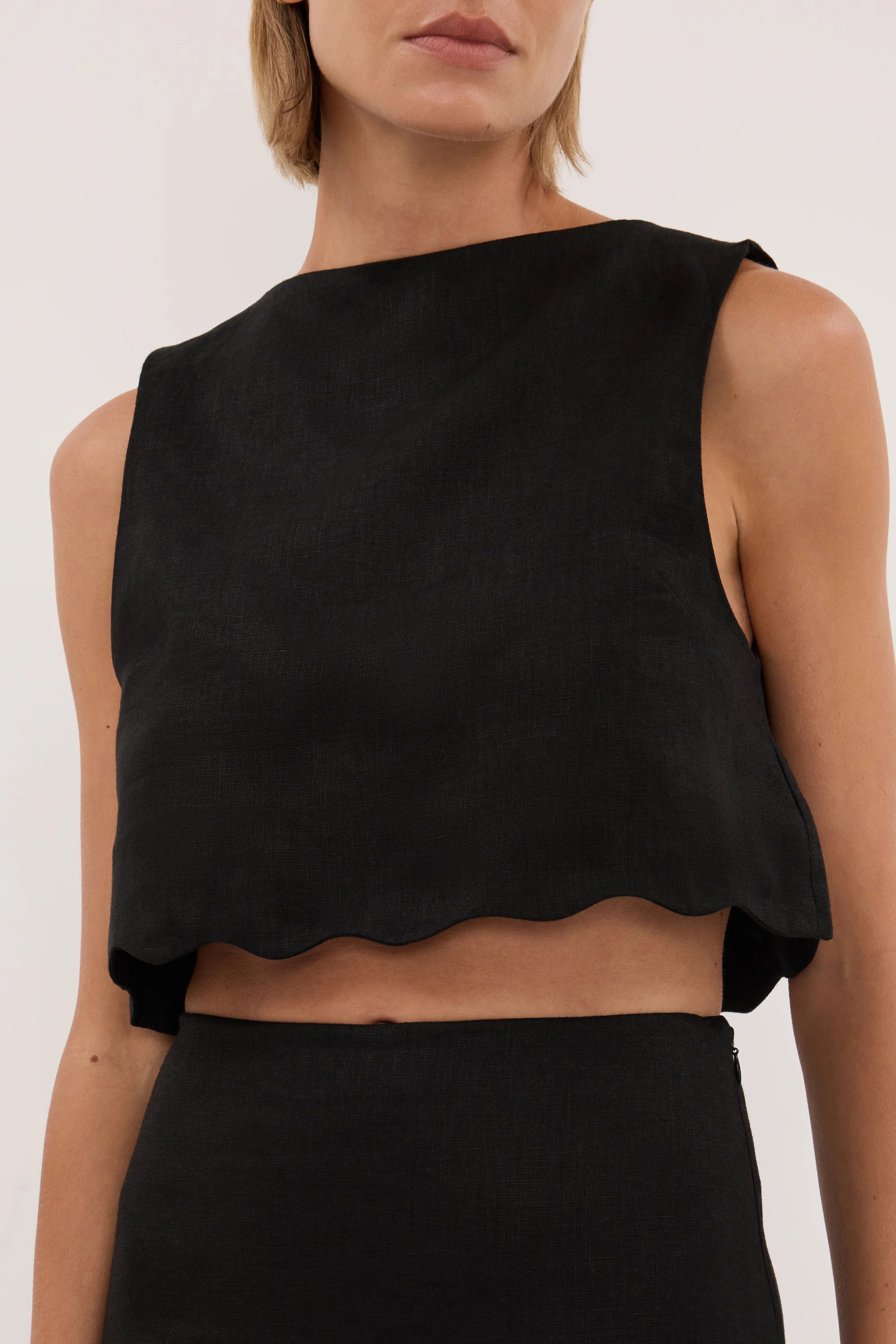 LELA BLACK LINEN CROP TOP - Image 5