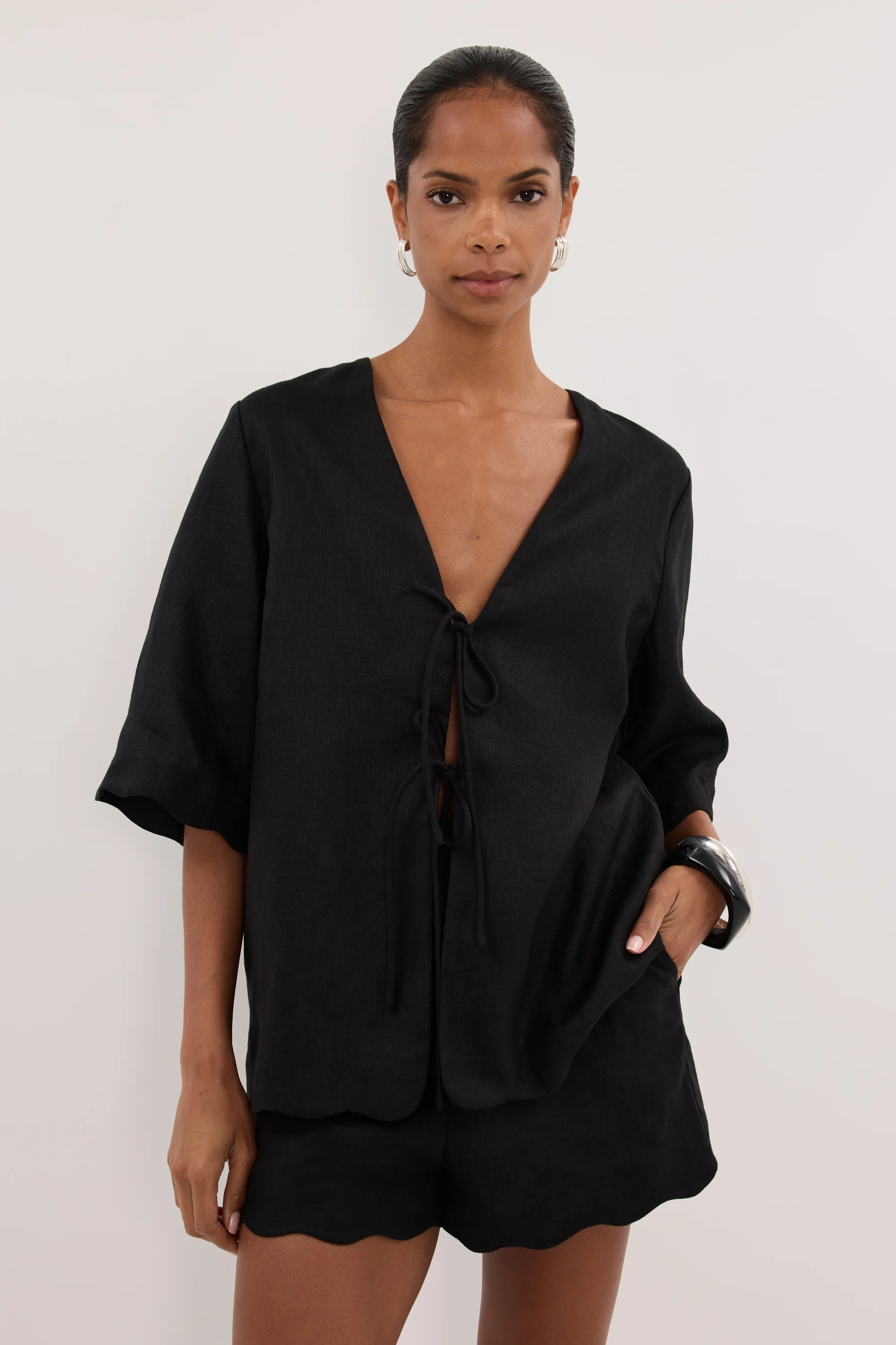 LELA BLACK SHORT SLEEVE LINEN SHIRT - Image 2